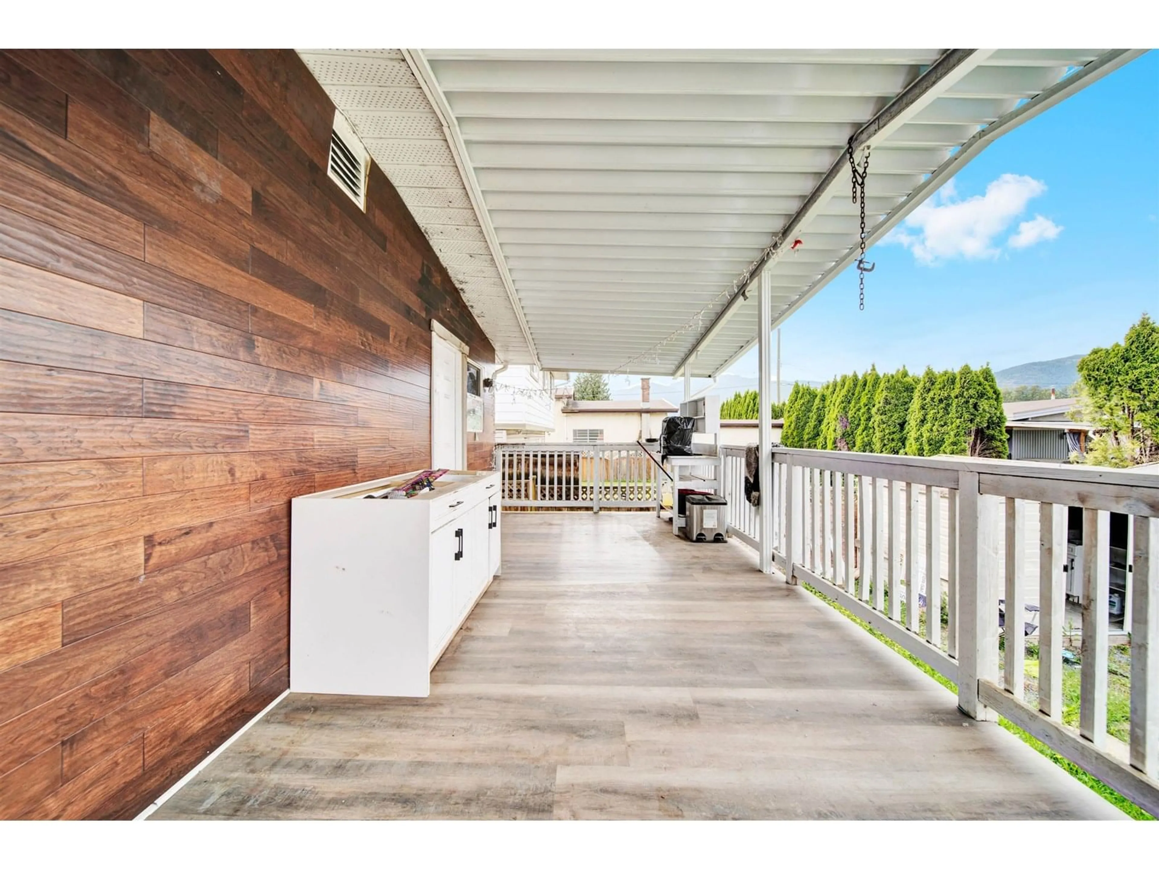 Patio, street for 45439 WELLINGTON AVENUE, Chilliwack British Columbia V2P2G1