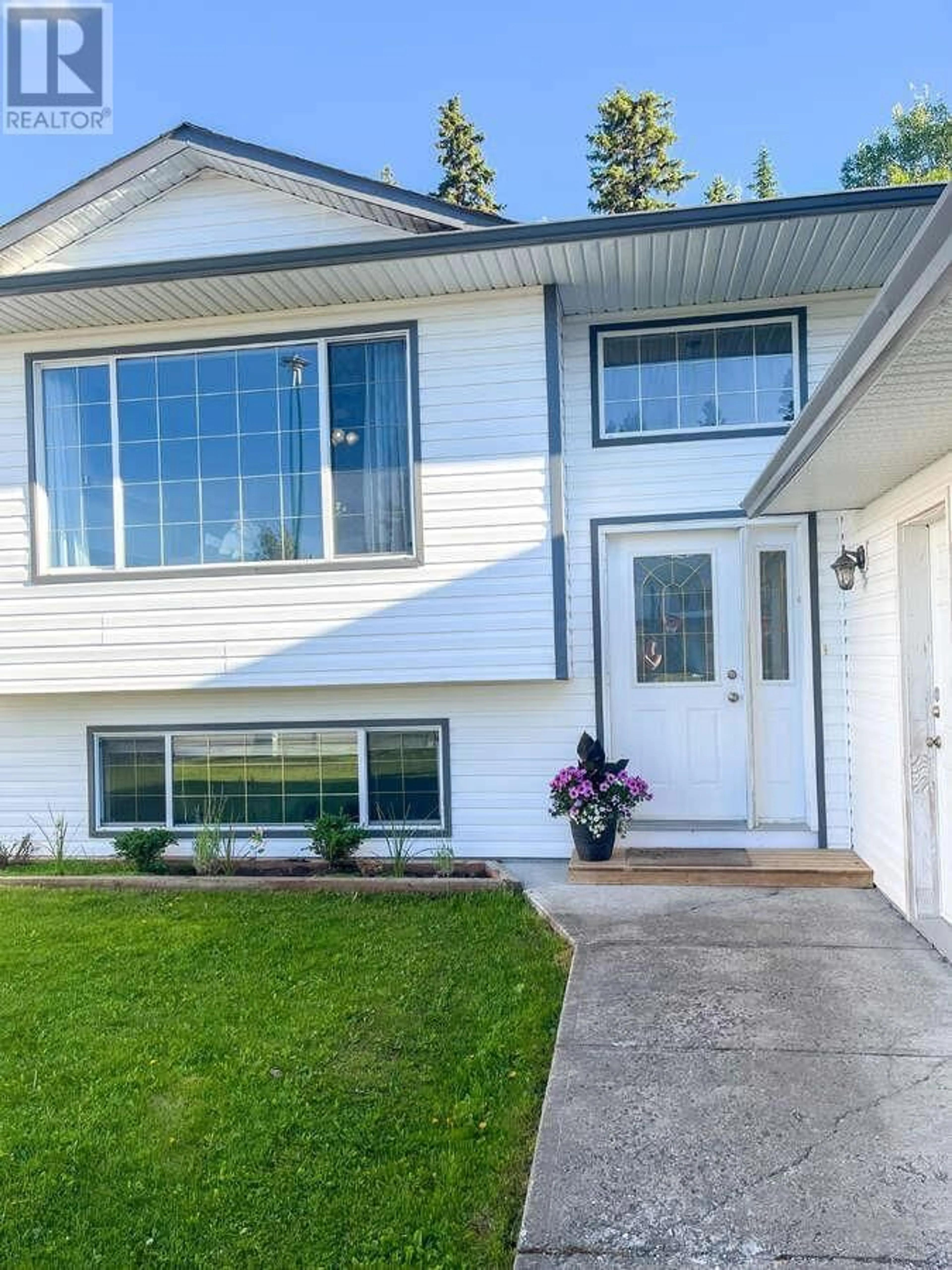 Home with vinyl exterior material, unknown for 5423 WOODOAK CRESCENT, Prince George British Columbia V2K5A6