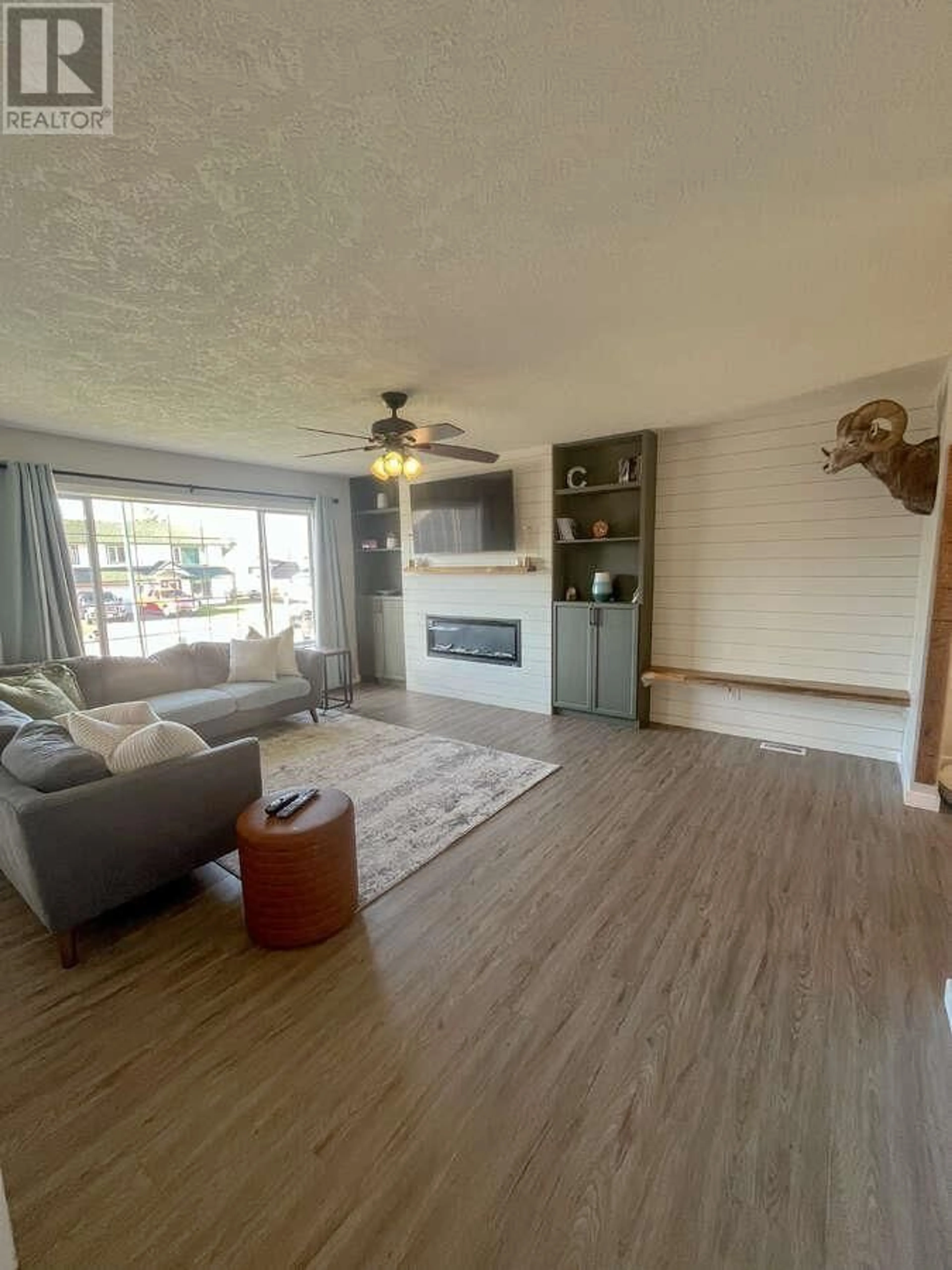 Living room with furniture, wood/laminate floor for 5423 WOODOAK CRESCENT, Prince George British Columbia V2K5A6