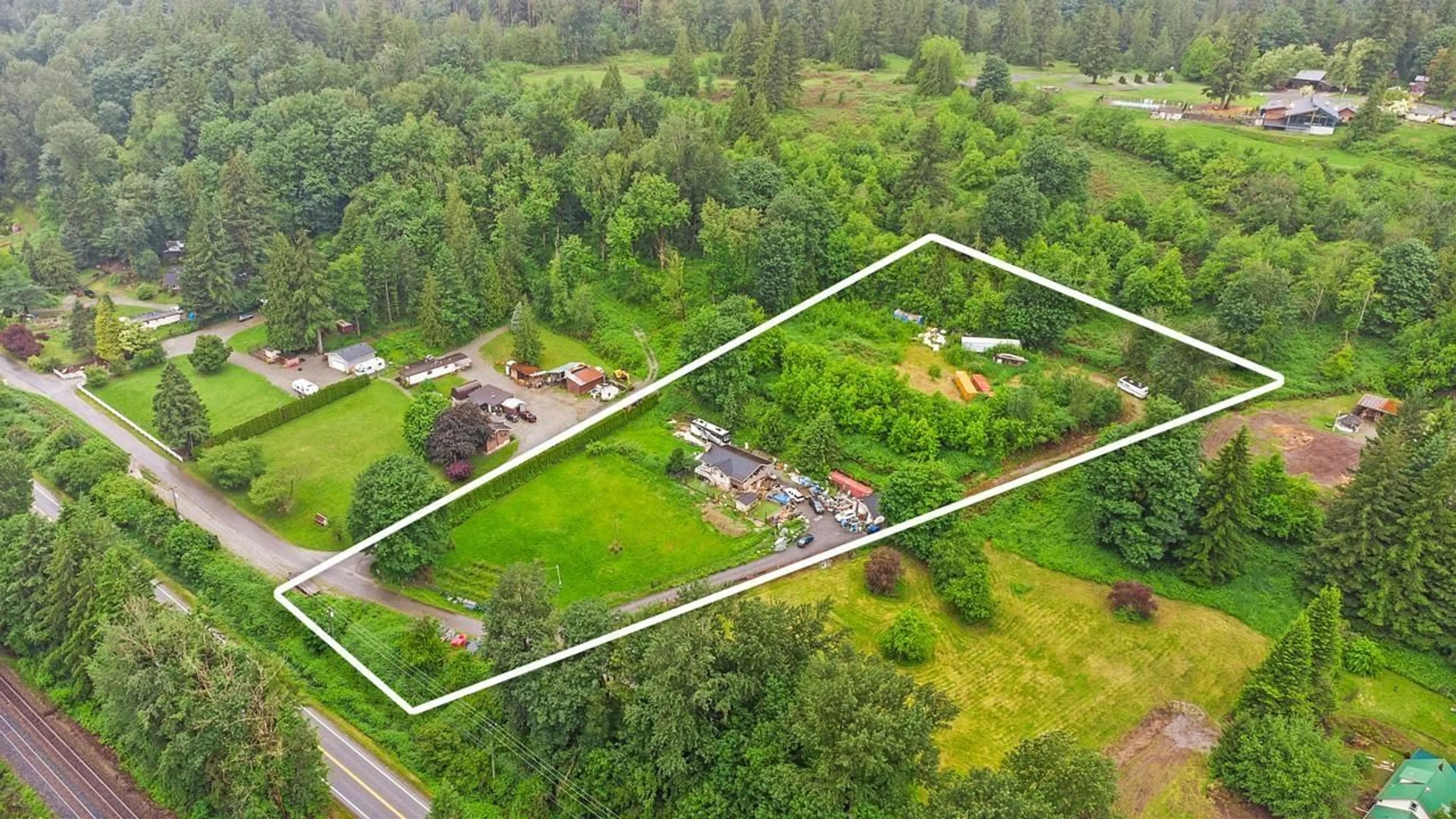 A pic from outside/outdoor area/front of a property/back of a property/a pic from drone, building for 42095 HUSBAND, Mission British Columbia V0M1G0