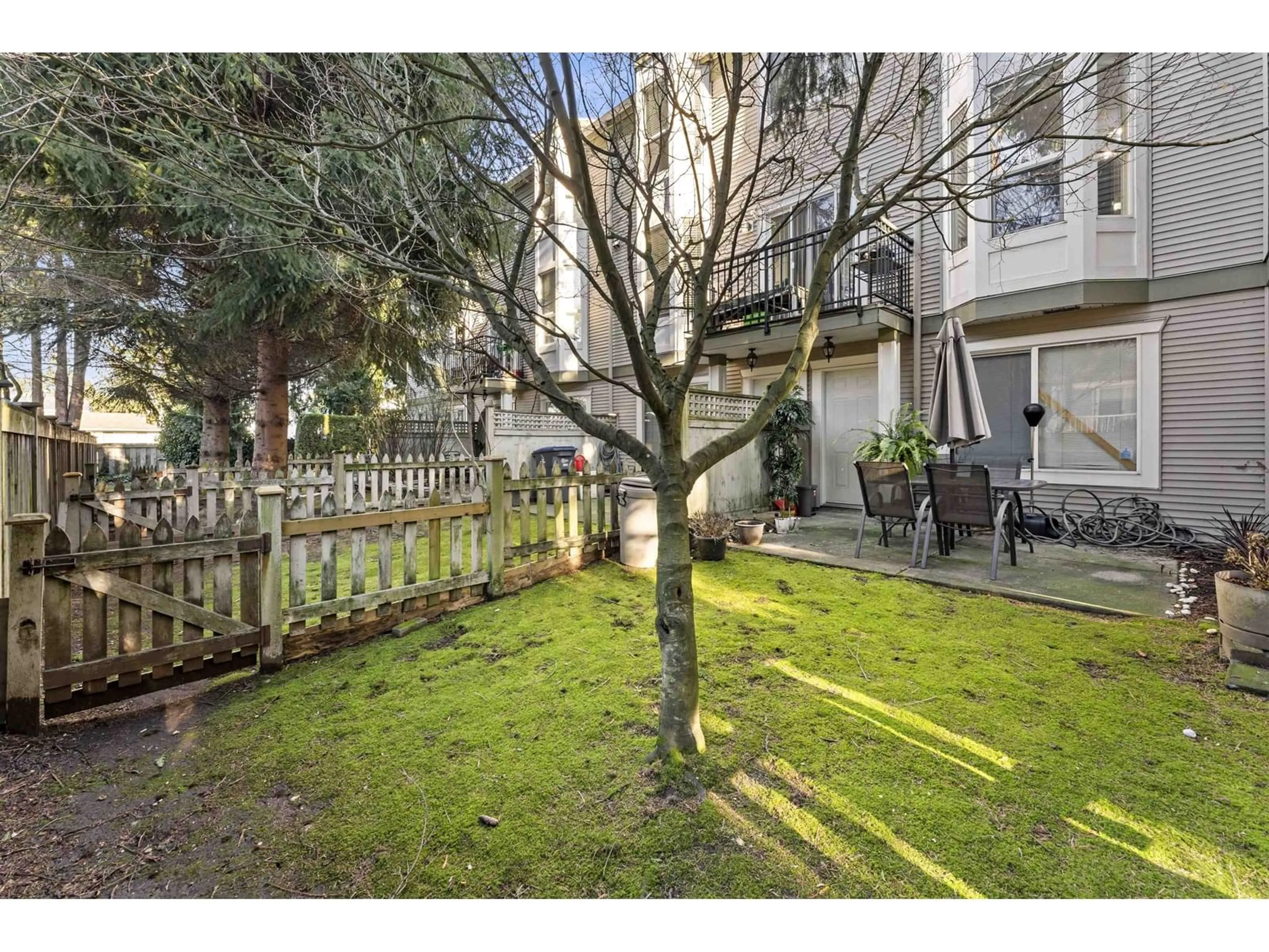 Patio, street for 16088 79, Surrey British Columbia V4N0K2