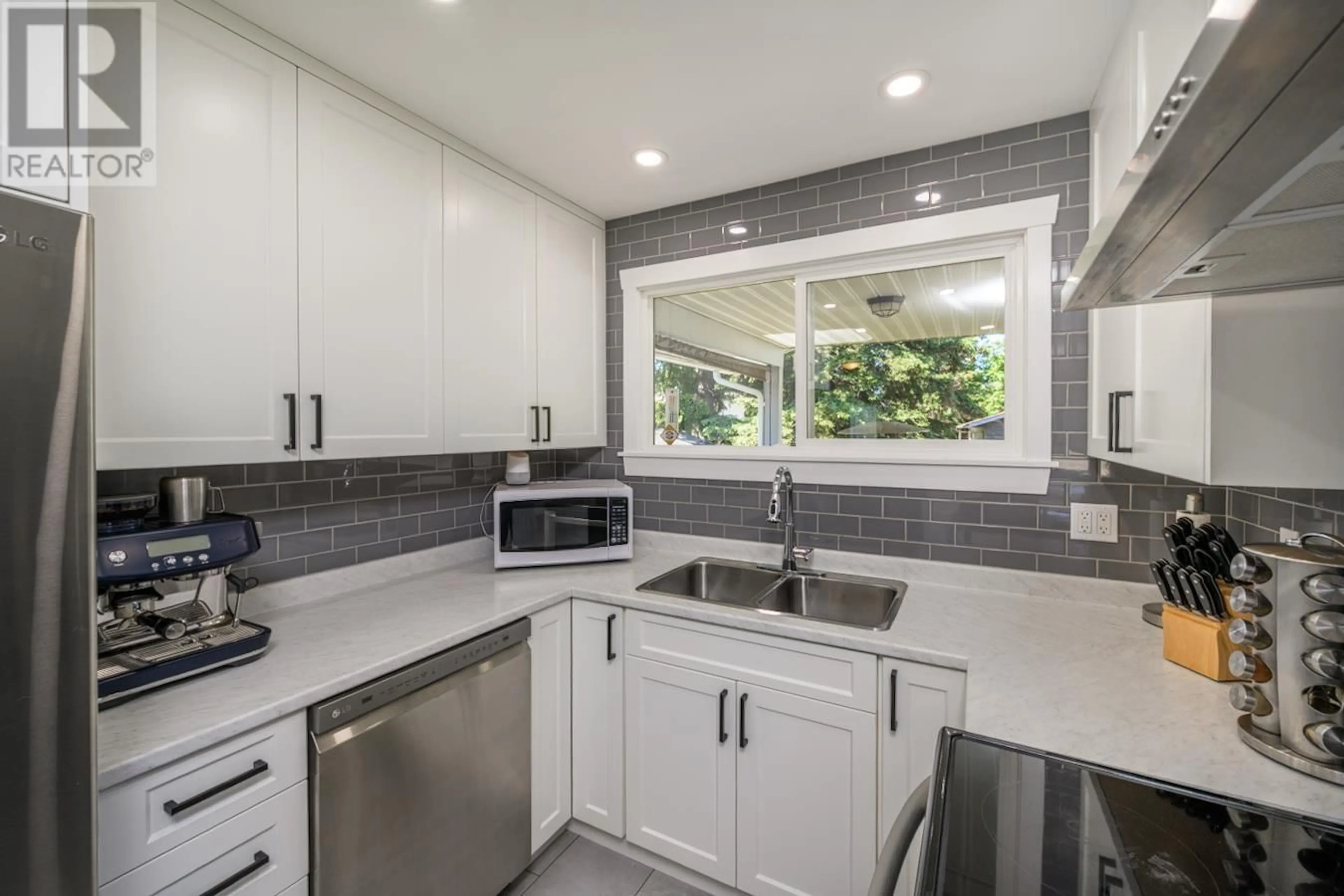 Contemporary kitchen, ceramic/tile floor for 7398 IMPERIAL PLACE, Prince George British Columbia V2N2T9