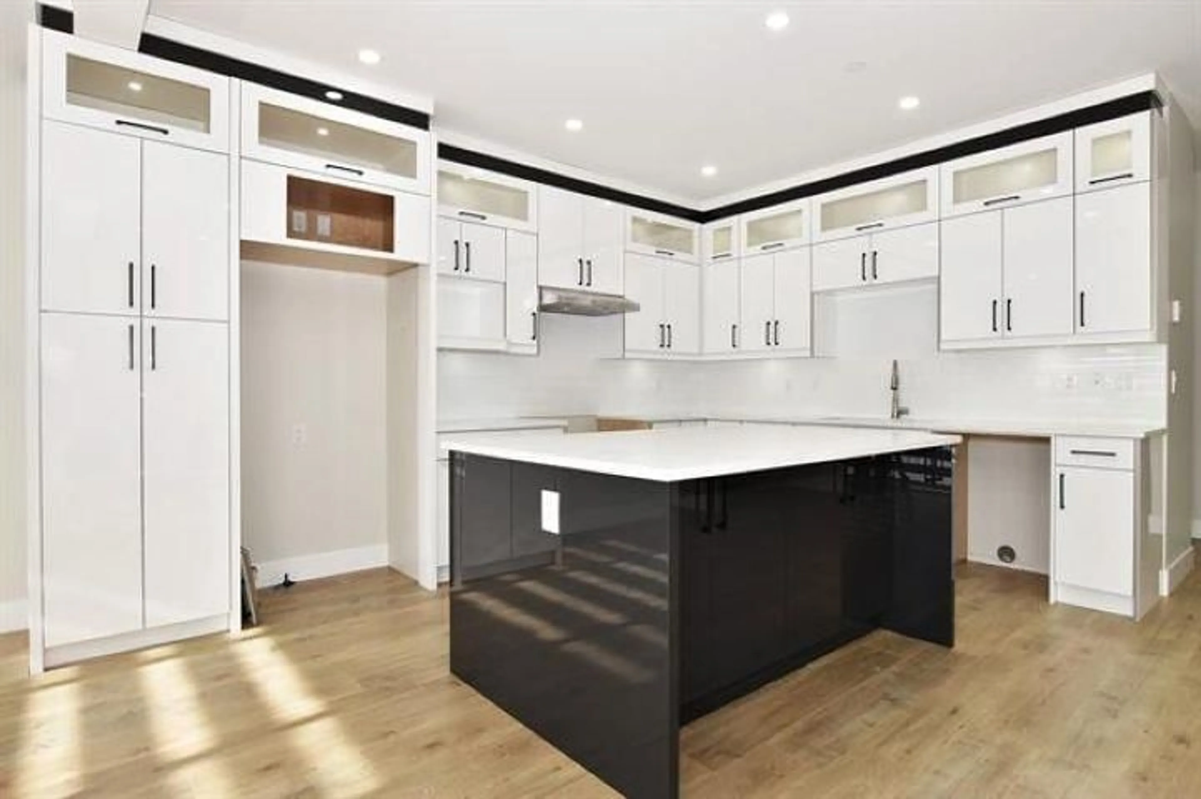 Open concept kitchen, unknown for 32540 HIGGINBOTTOM, Mission British Columbia V2V2T7