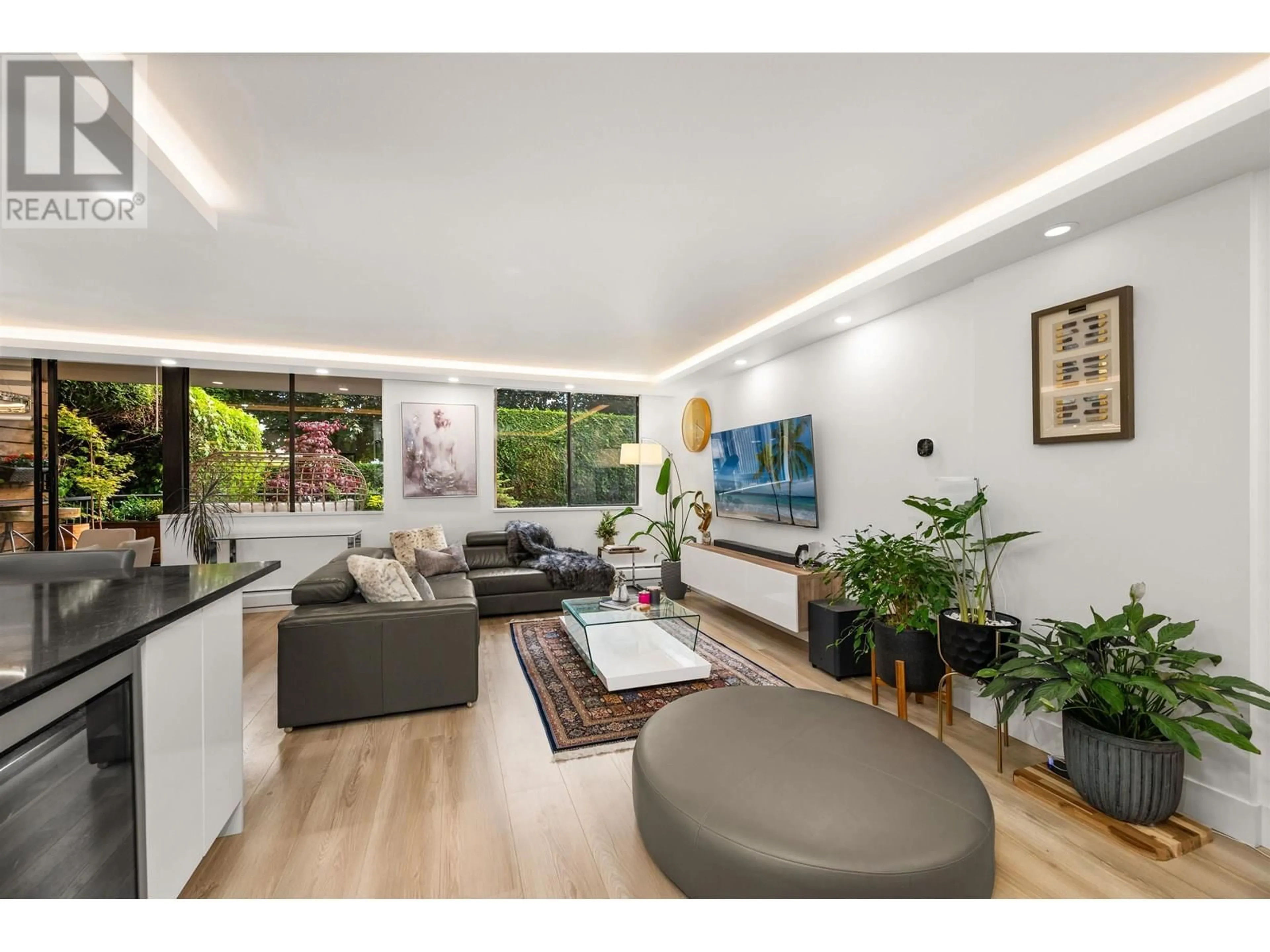 Living room with furniture, unknown for L1 - 555 13TH STREET, West Vancouver British Columbia V7T2N8