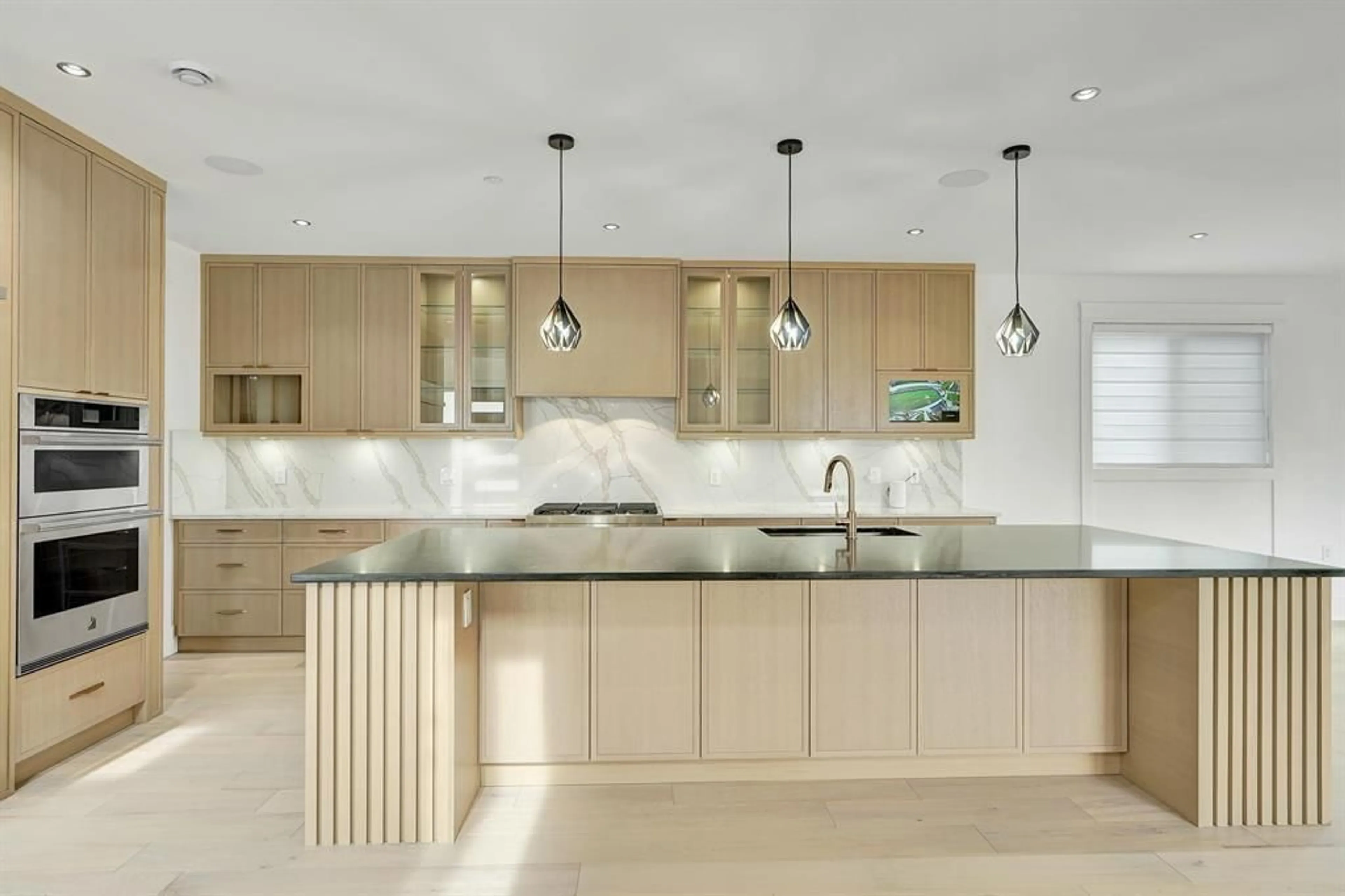 Contemporary kitchen, ceramic/tile floor for 13915 BLACKBURN, White Rock British Columbia V4B3H9