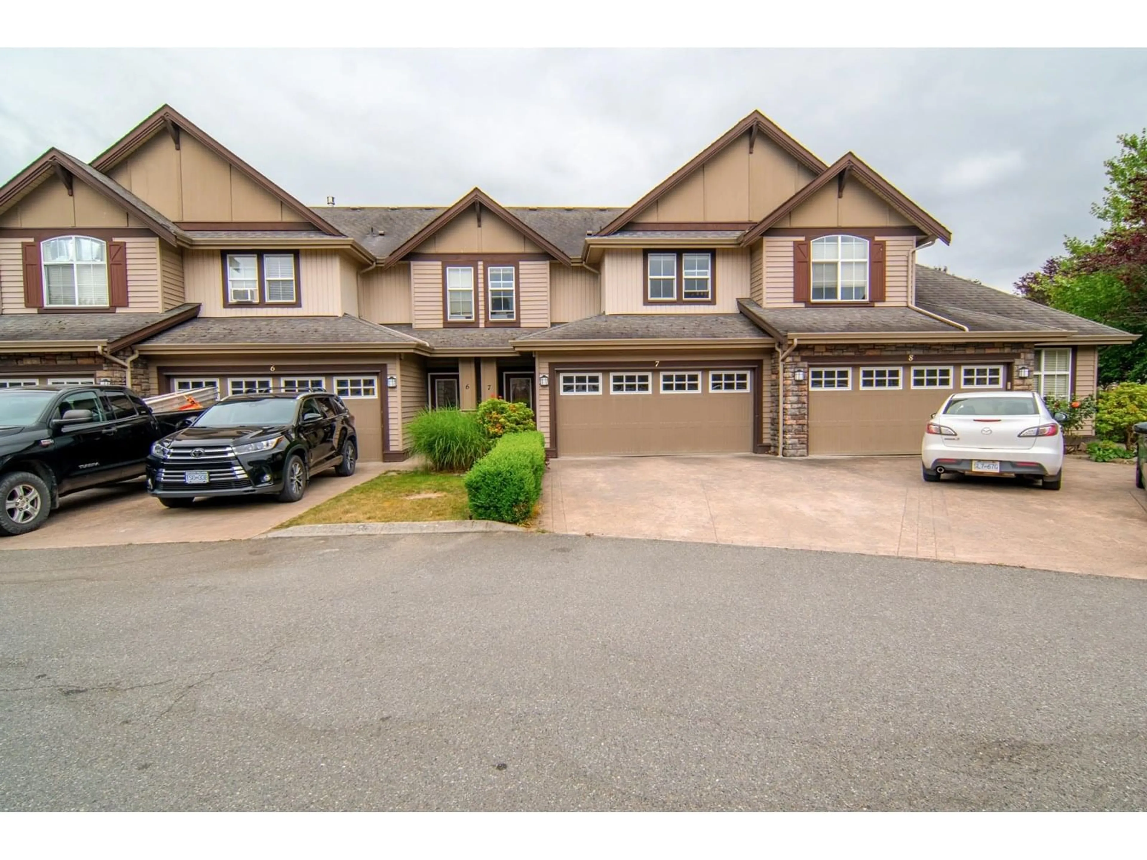 A pic from outside/outdoor area/front of a property/back of a property/a pic from drone, street for 7 - 6577 SOUTHDOWNE PLACE, Chilliwack British Columbia V2R0H4