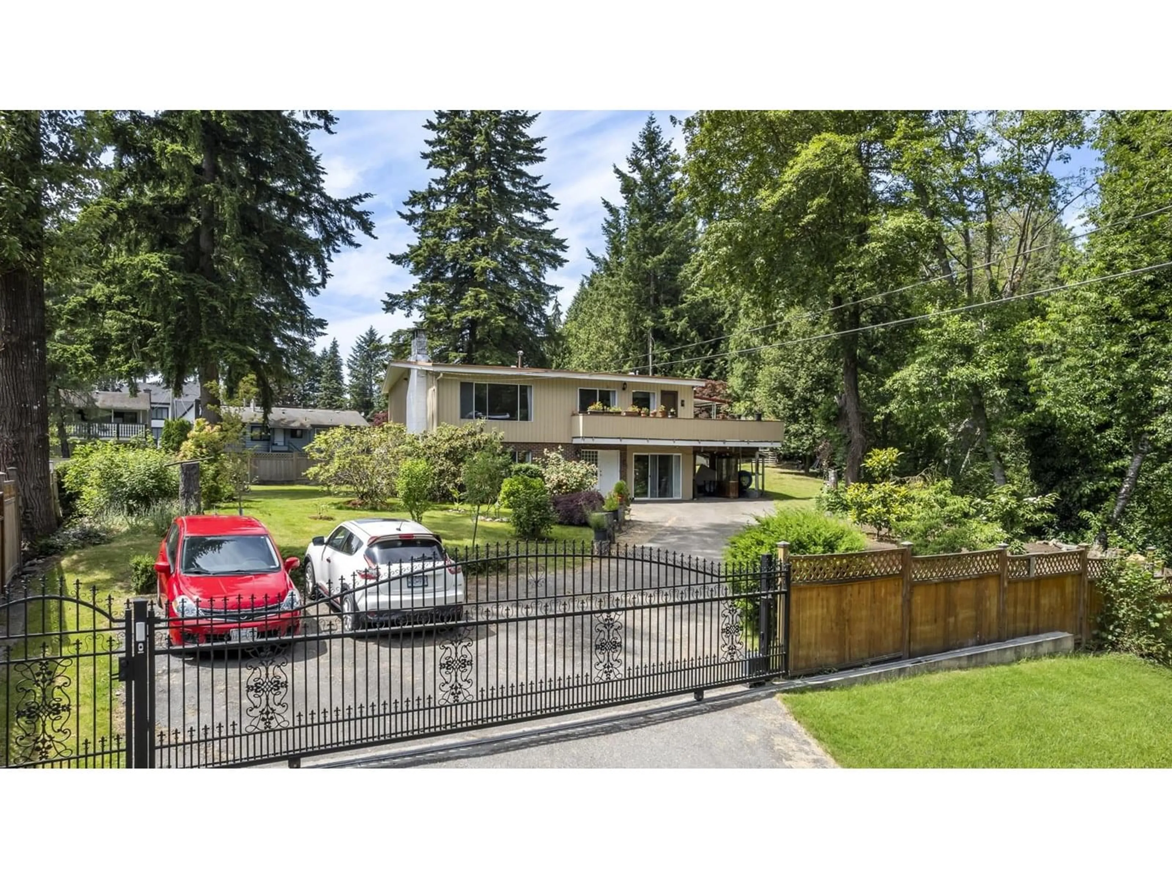 A pic from outside/outdoor area/front of a property/back of a property/a pic from drone, street for 6727 138, Surrey British Columbia V3W5G9