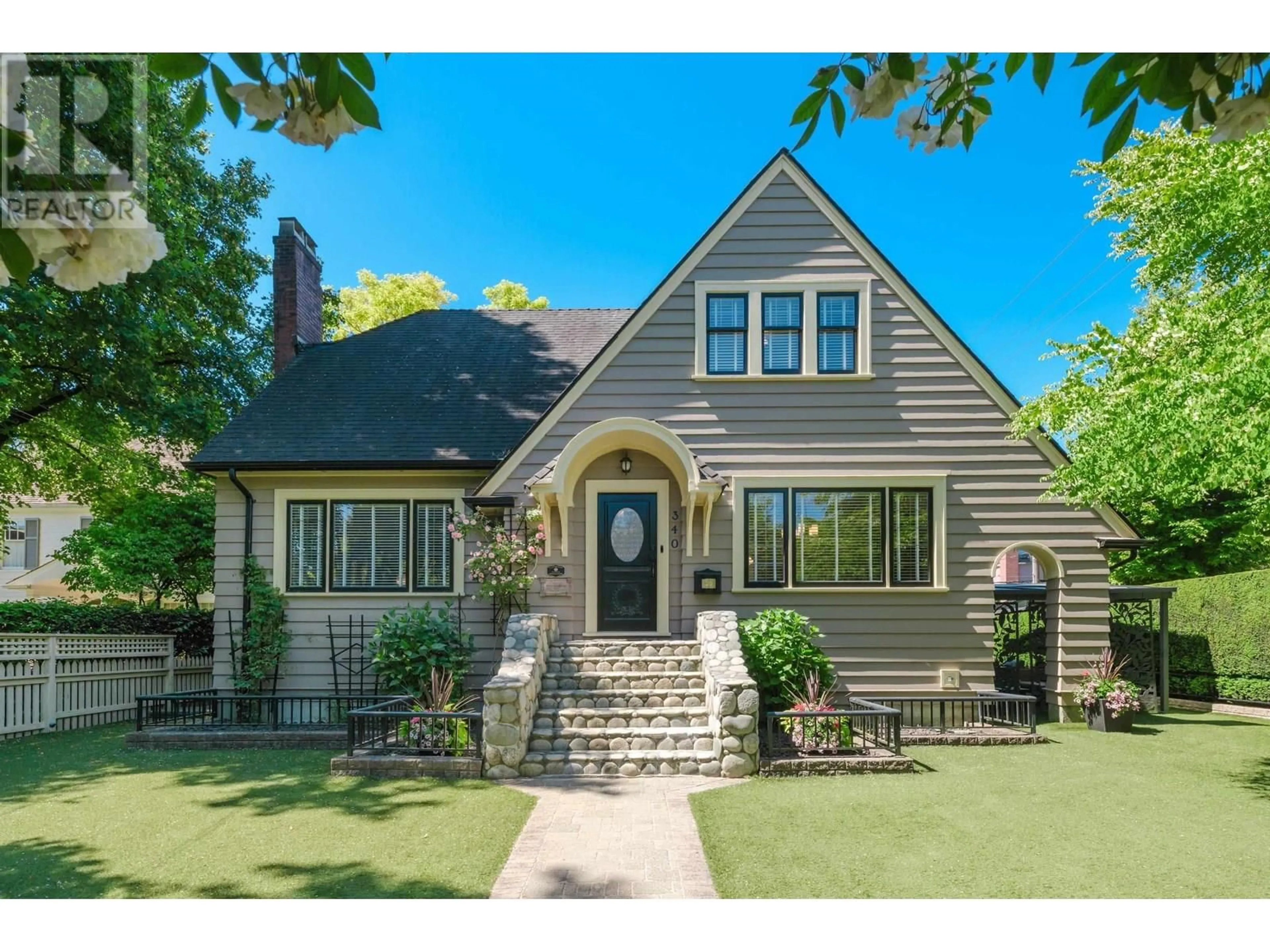 Home with vinyl exterior material, street for 340 FIFTH STREET, New Westminster British Columbia V3L2X4