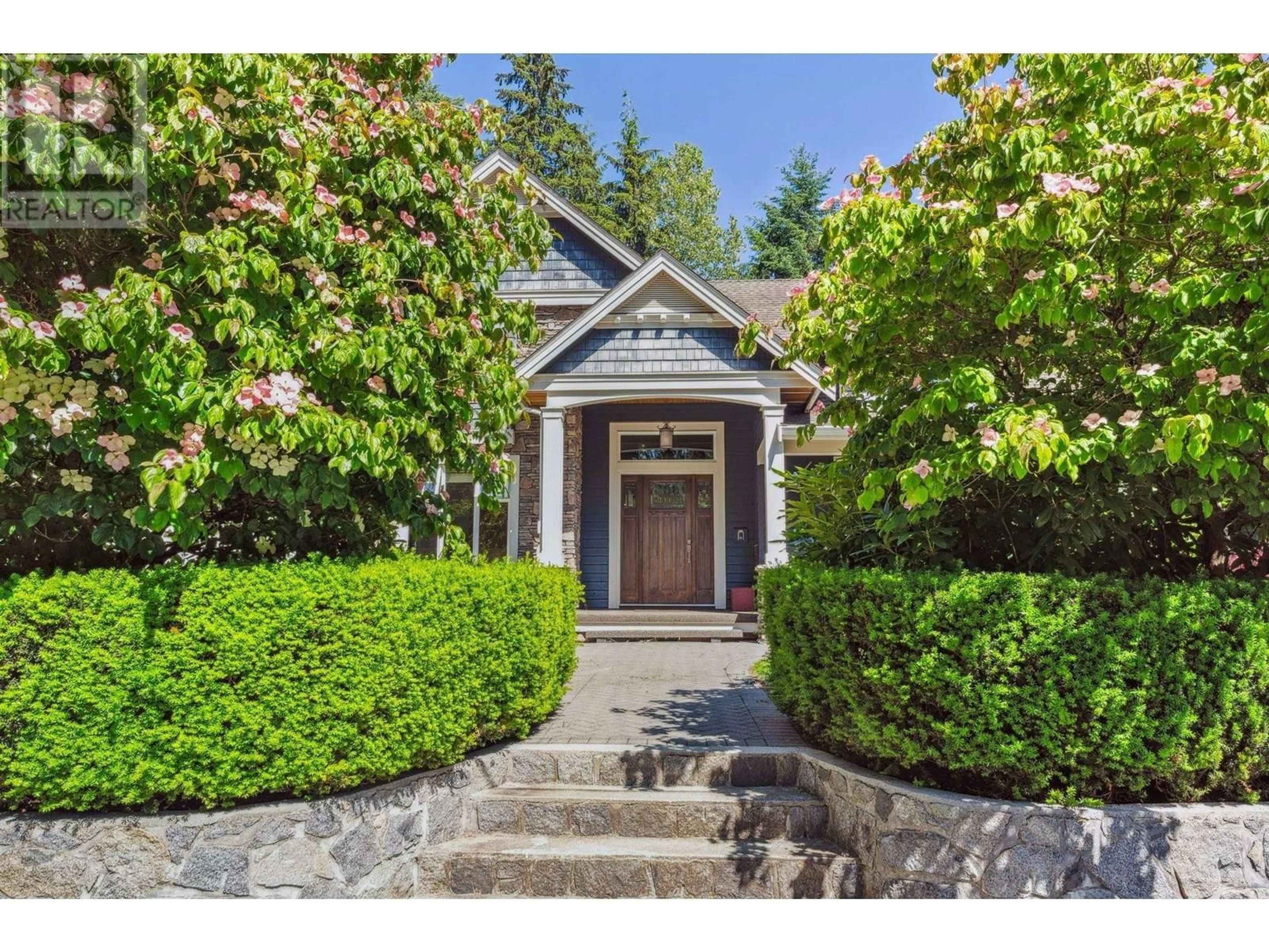 Unknown for 352 ST. JAMES CRESCENT, West Vancouver British Columbia V7S1J8