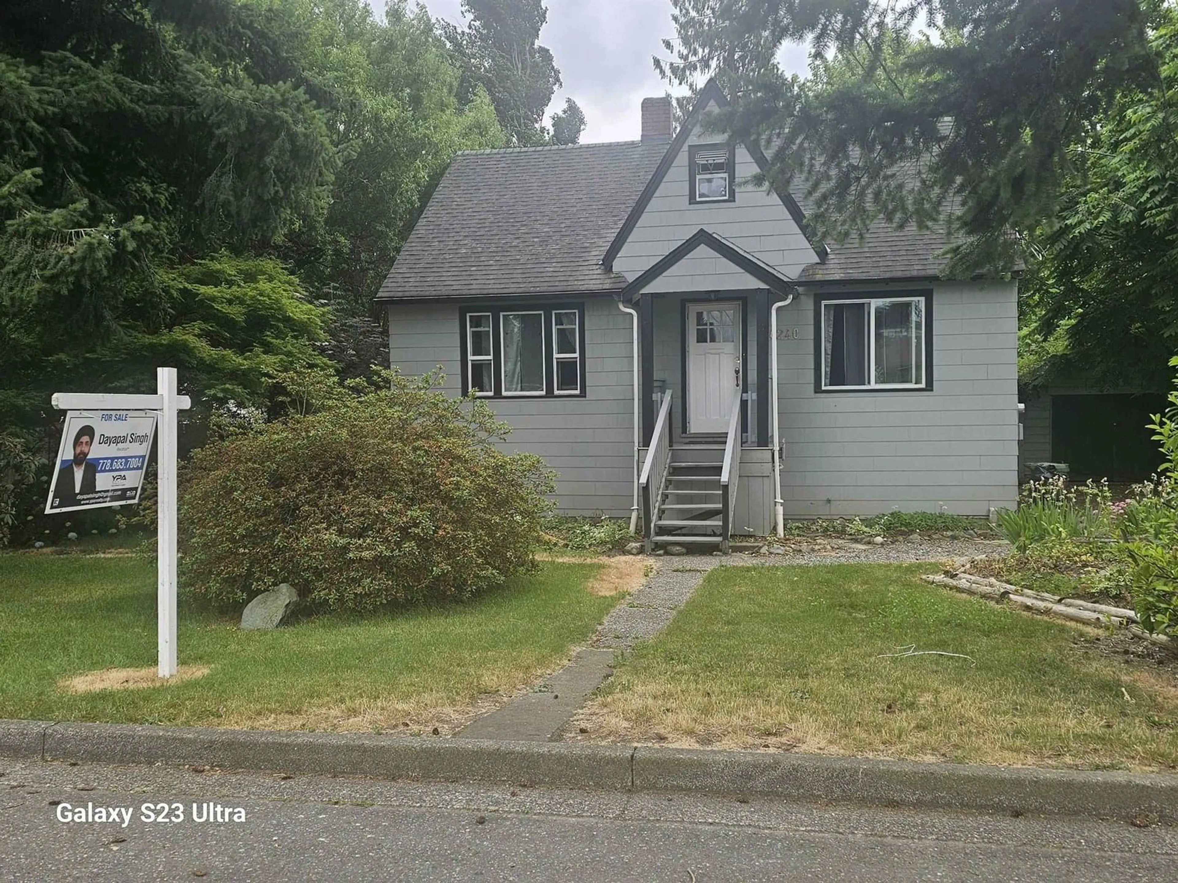 Home with vinyl exterior material, street for 46240 GORE AVENUE, Chilliwack British Columbia V2P2A1