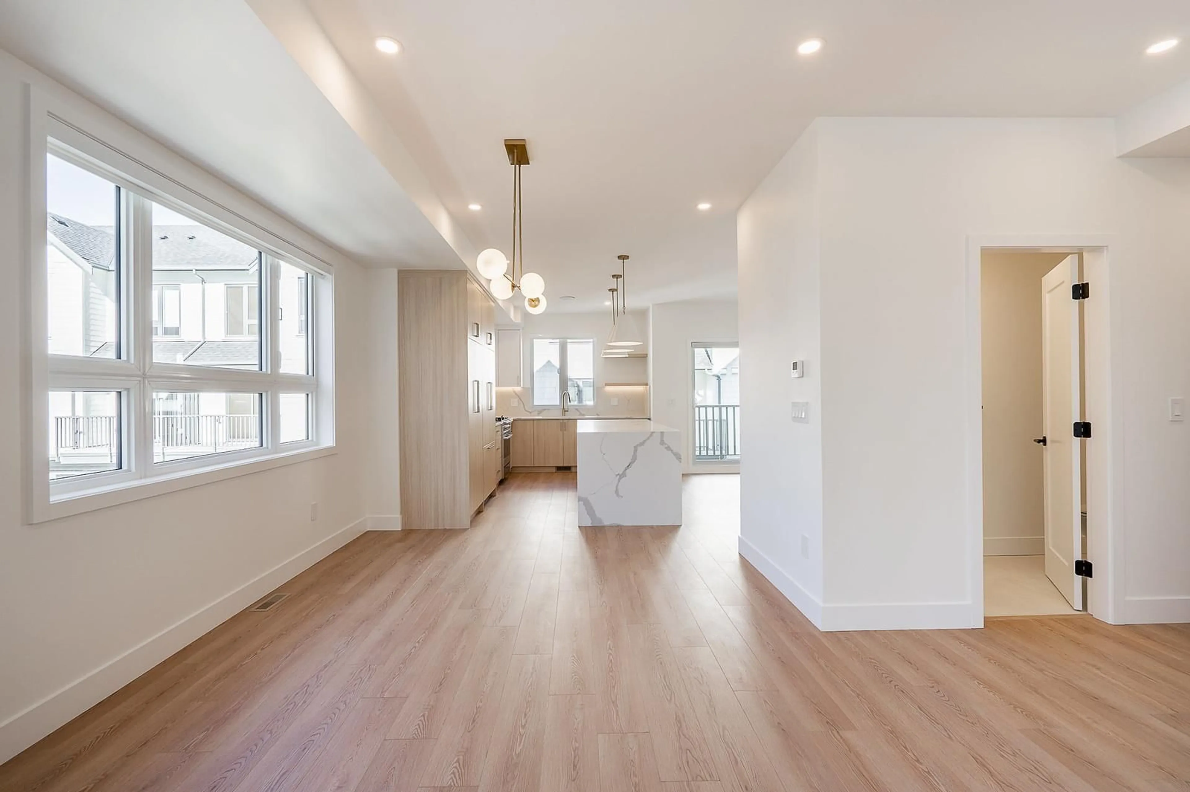 Open concept kitchen, wood/laminate floor for 46 - 16358 90, Surrey British Columbia V4N1A1