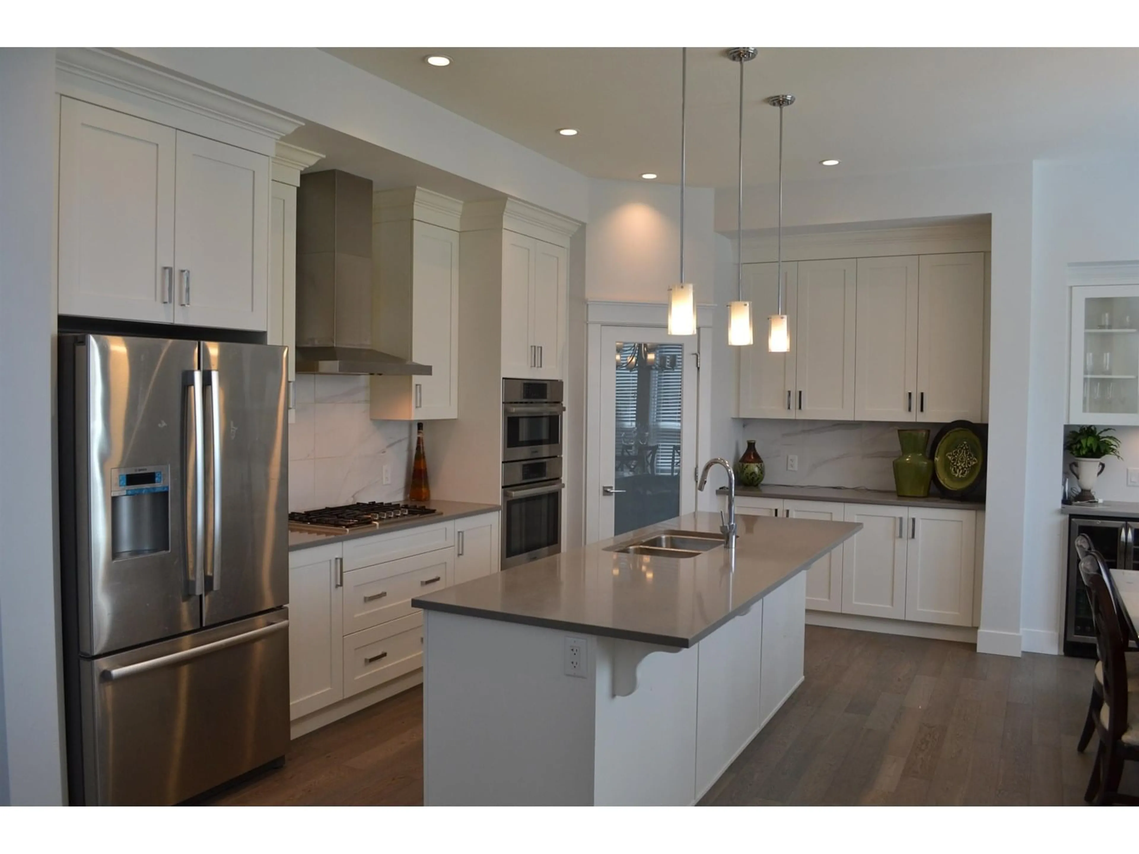 Open concept kitchen, unknown for 2122 167, Surrey British Columbia V3Z9X9