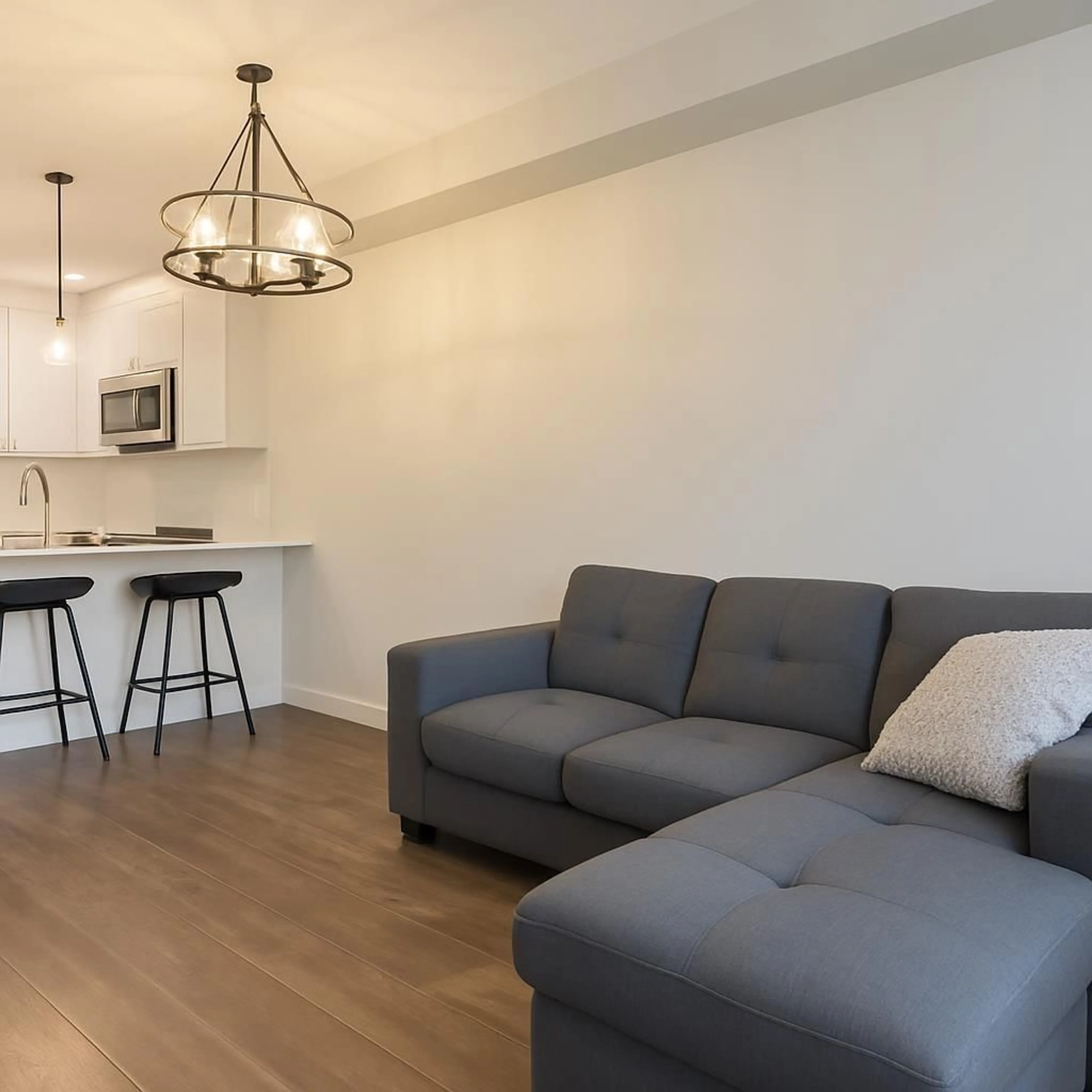 Living room with furniture, wood/laminate floor for 325 - 11077 RAVINE, Surrey British Columbia V3T0R7
