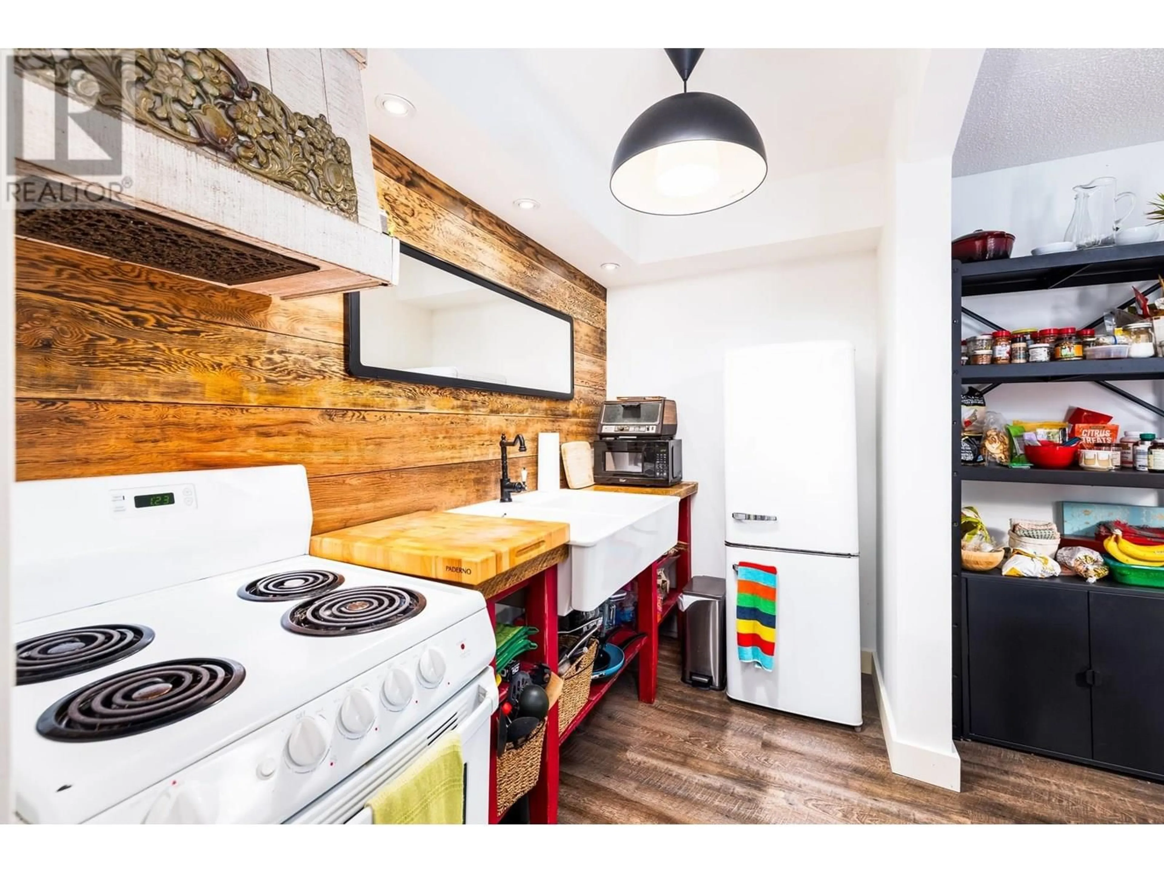 Rustic kitchen, unknown for 201 - 1515 5TH AVENUE, Vancouver British Columbia V5N1L6