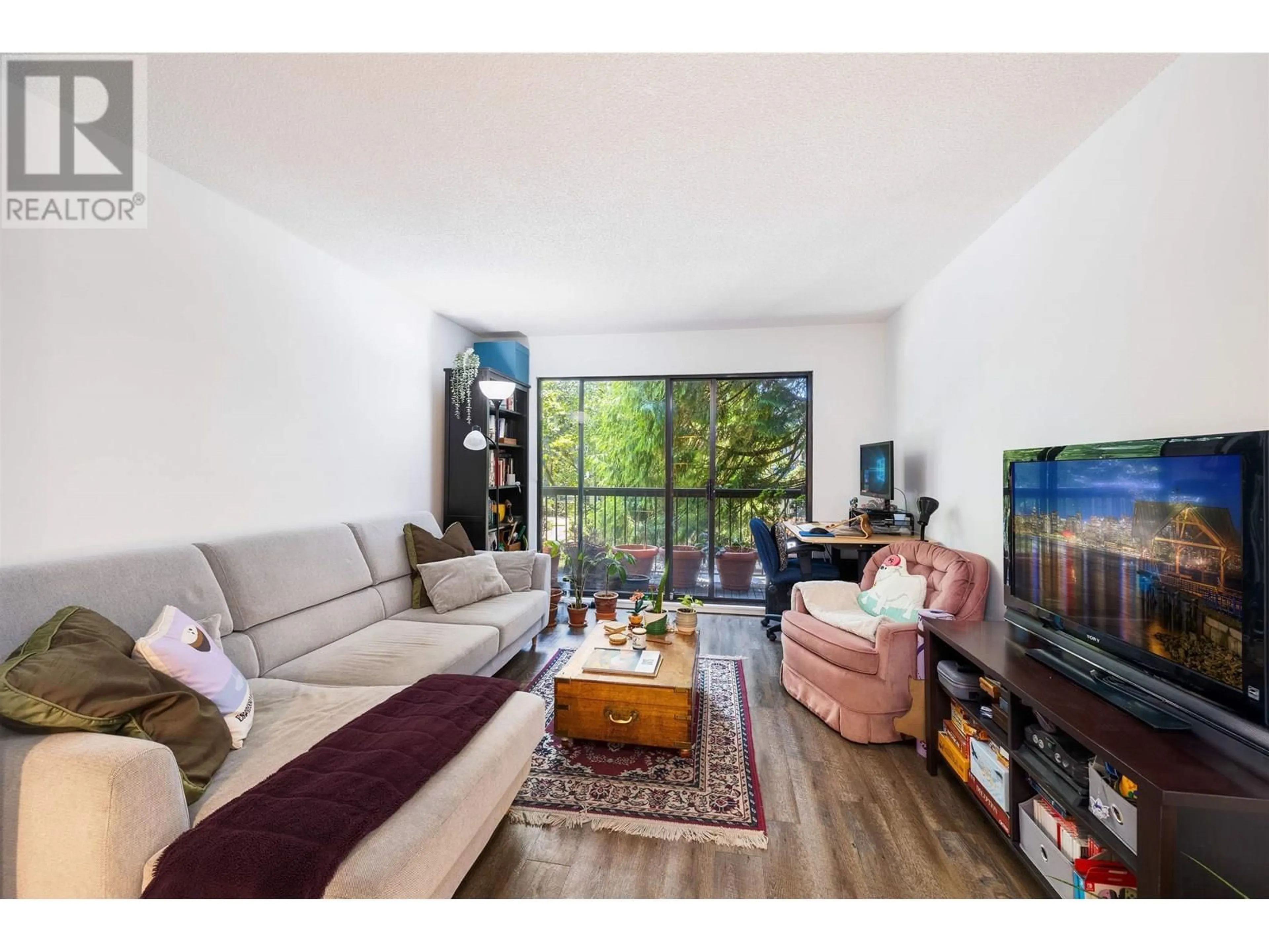 Living room with furniture, wood/laminate floor for 201 - 1515 5TH AVENUE, Vancouver British Columbia V5N1L6