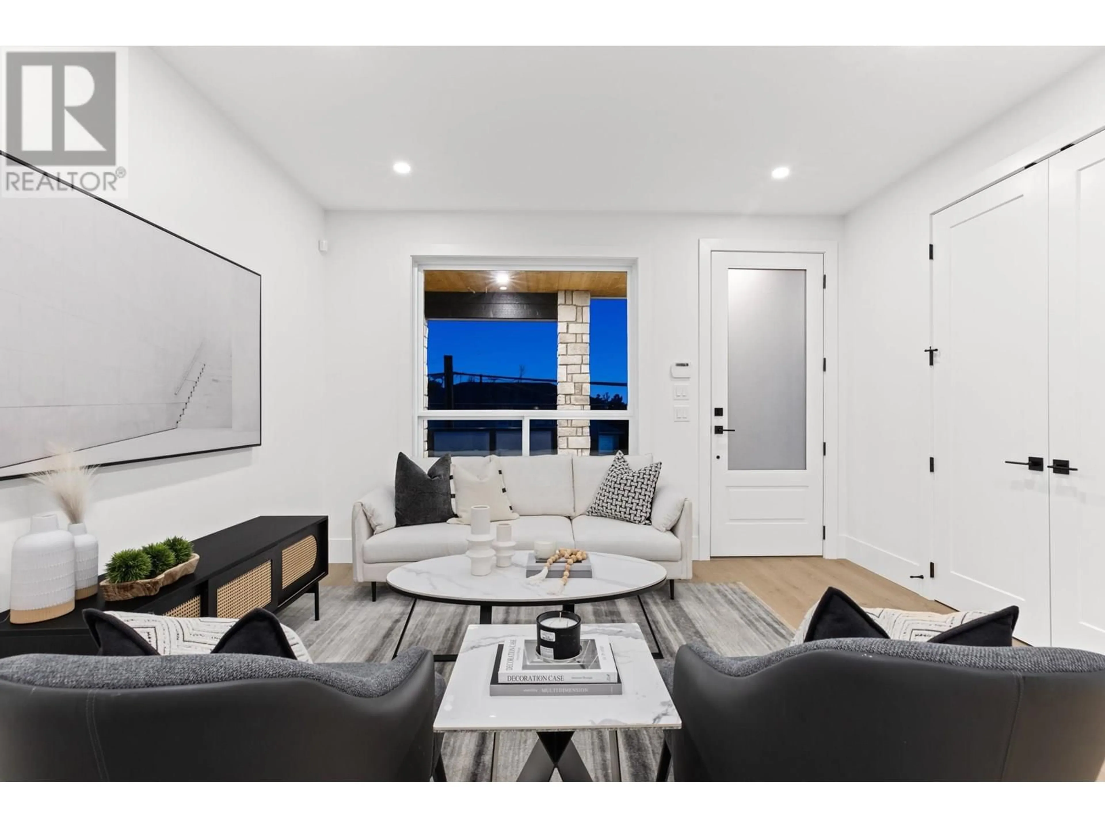 Living room with furniture, unknown for 211 JARDINE STREET, New Westminster British Columbia V3M5M4