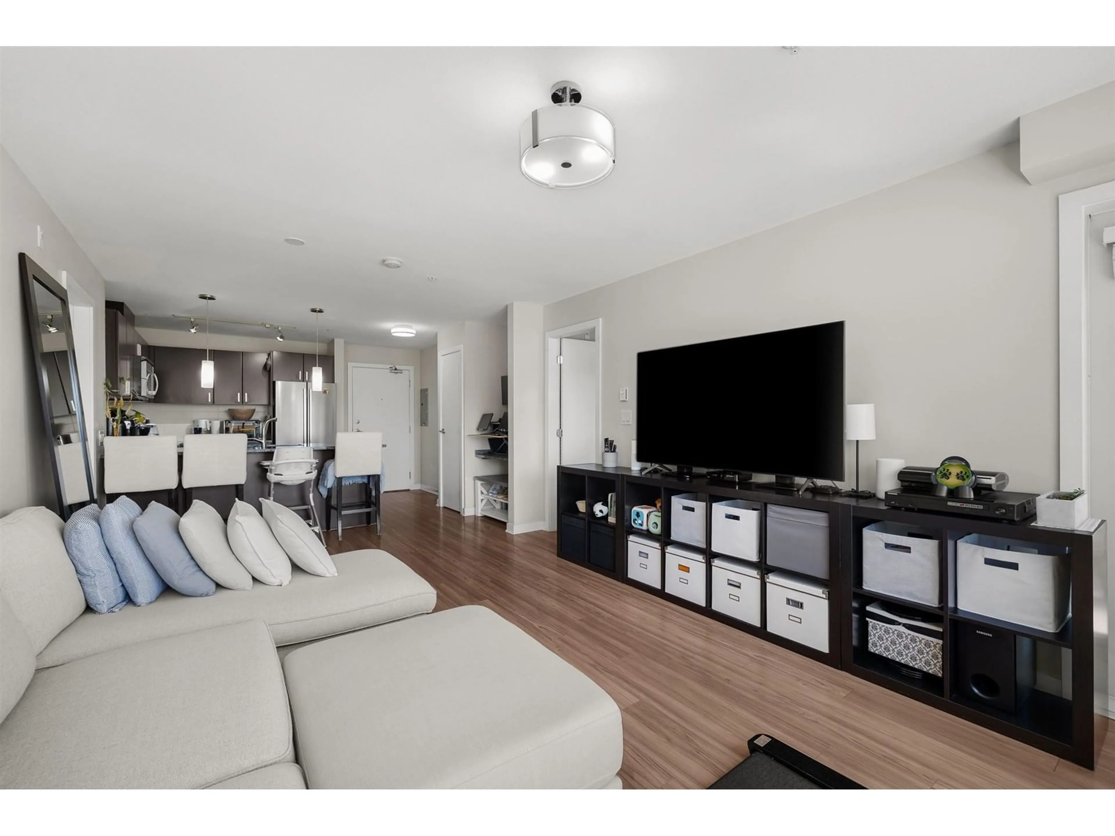 Living room with furniture, wood/laminate floor for 225 - 7511 120, Delta British Columbia V4C0C1