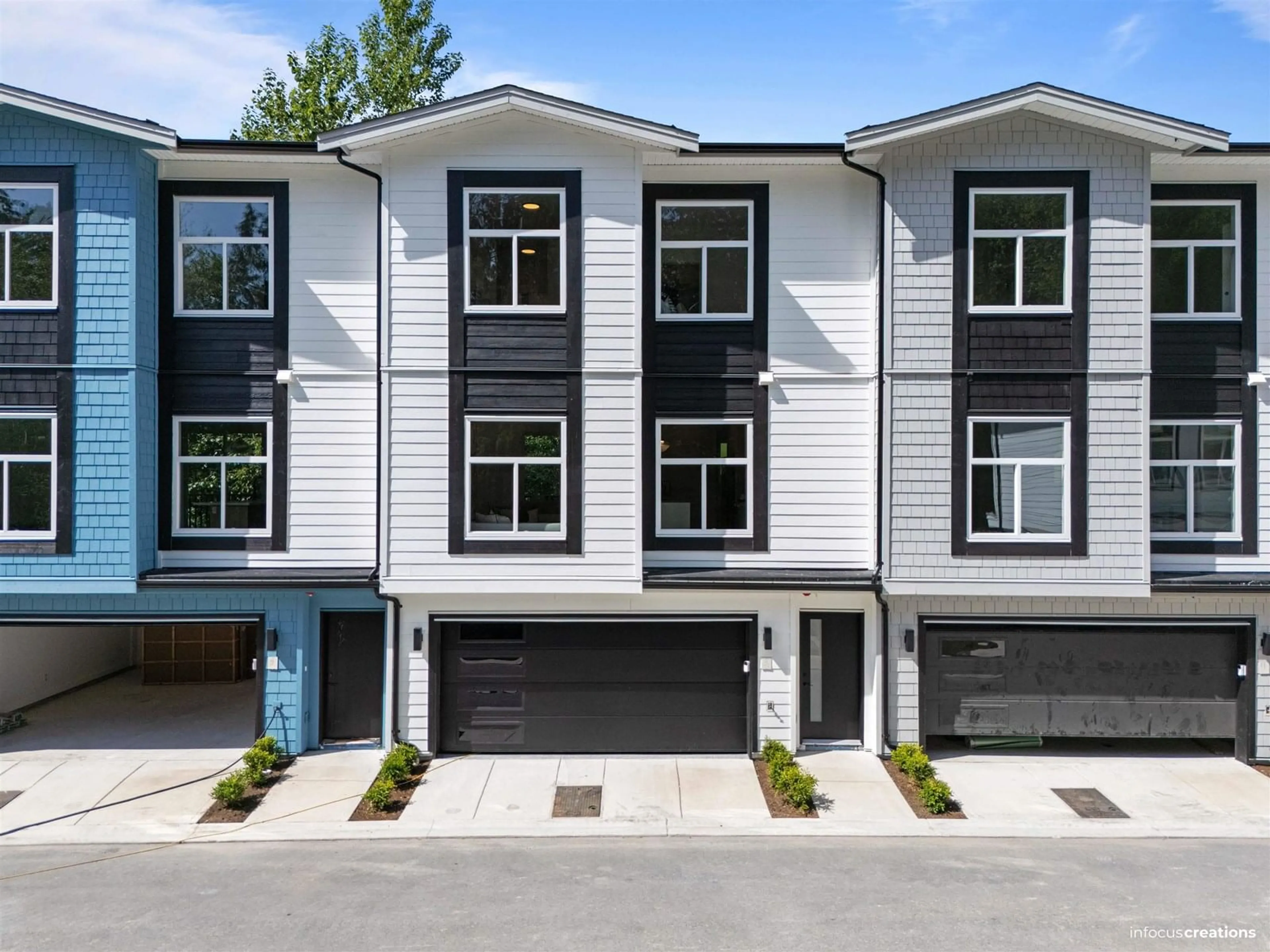 Home with vinyl exterior material, street for 4 - 8924 CEDAR, Mission British Columbia V4S1A3