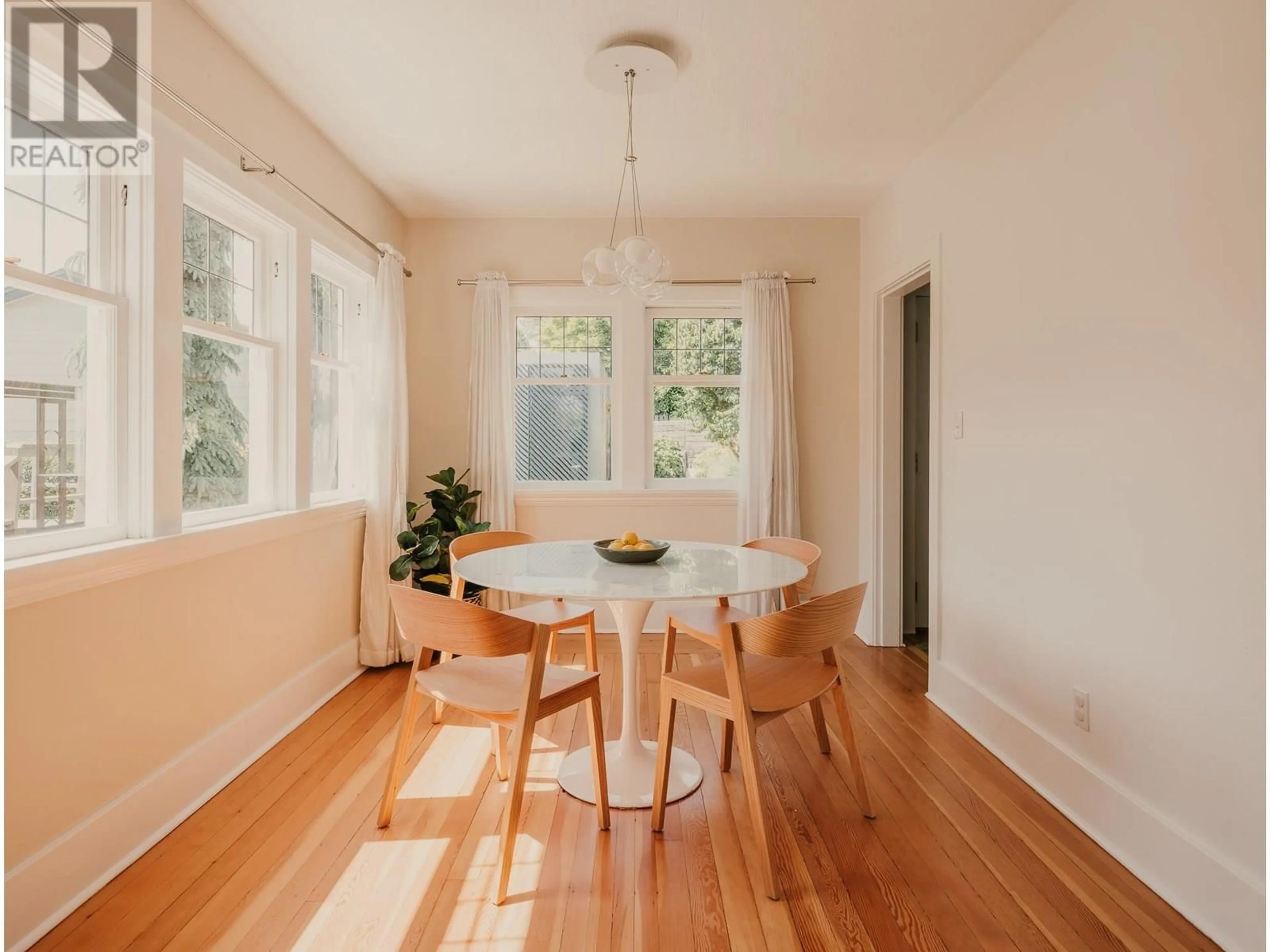 Dining room, wood/laminate floor for 1833 EDINBURGH STREET, New Westminster British Columbia V3M2X2