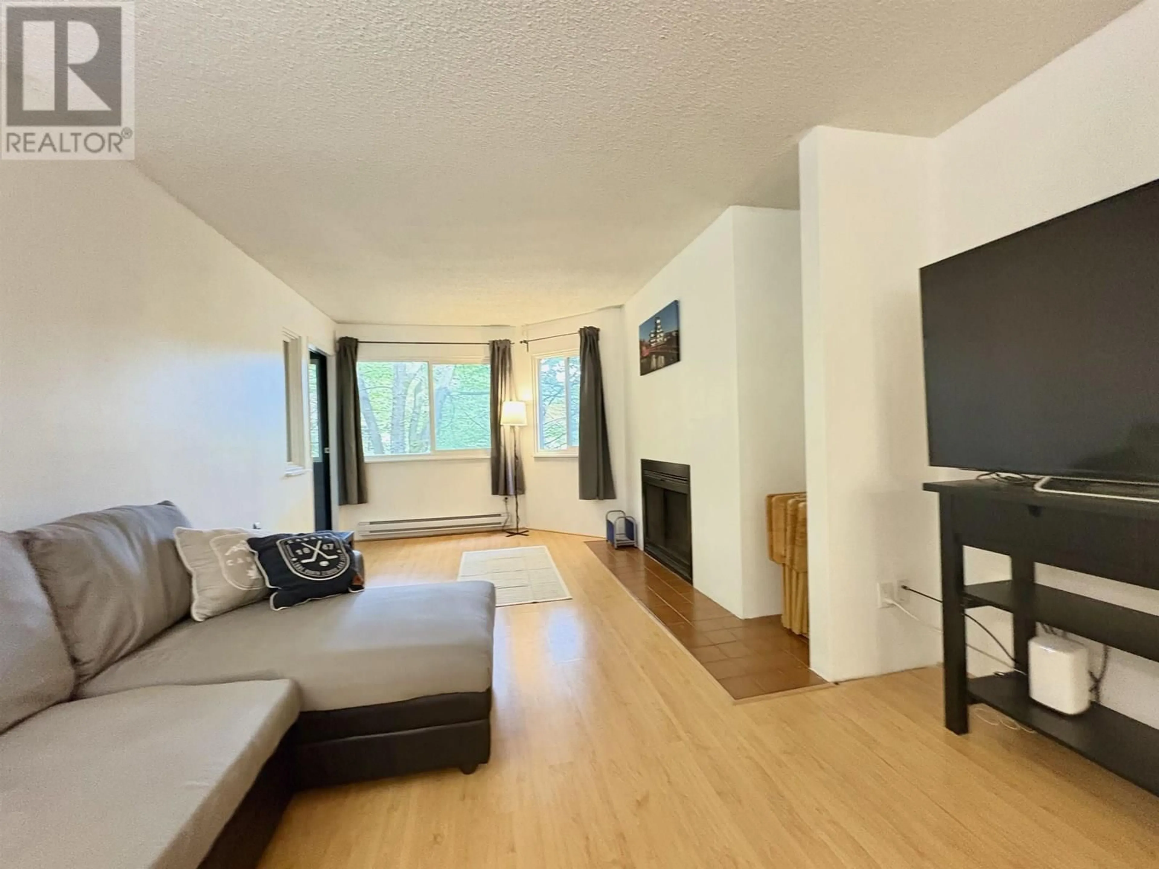 A pic of a room for 312 - 9880 MANCHESTER DRIVE, Burnaby British Columbia V3N4R3