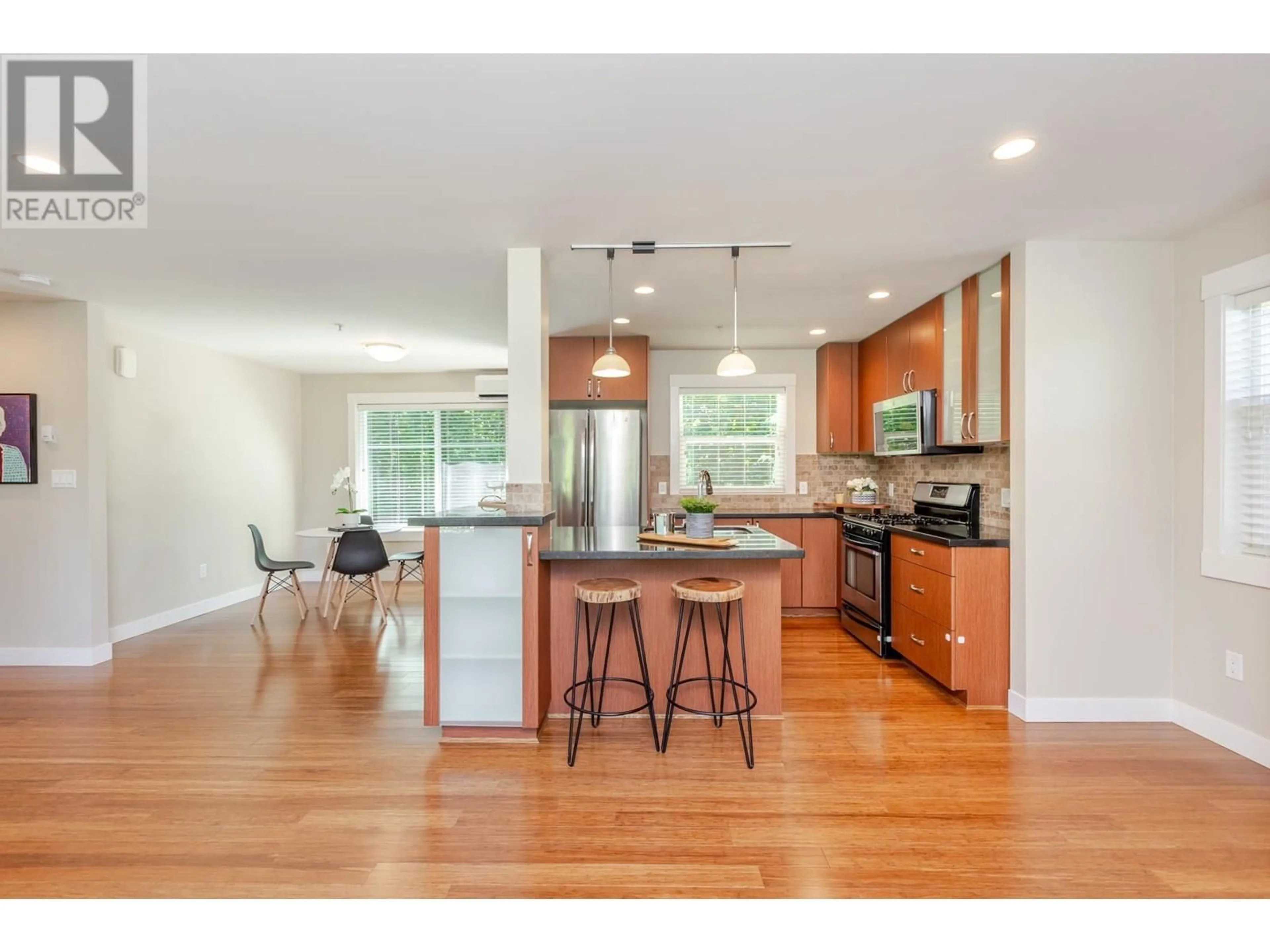 Open concept kitchen, wood/laminate floor for 5 - 22206 124 AVENUE, Maple Ridge British Columbia V2X8X1