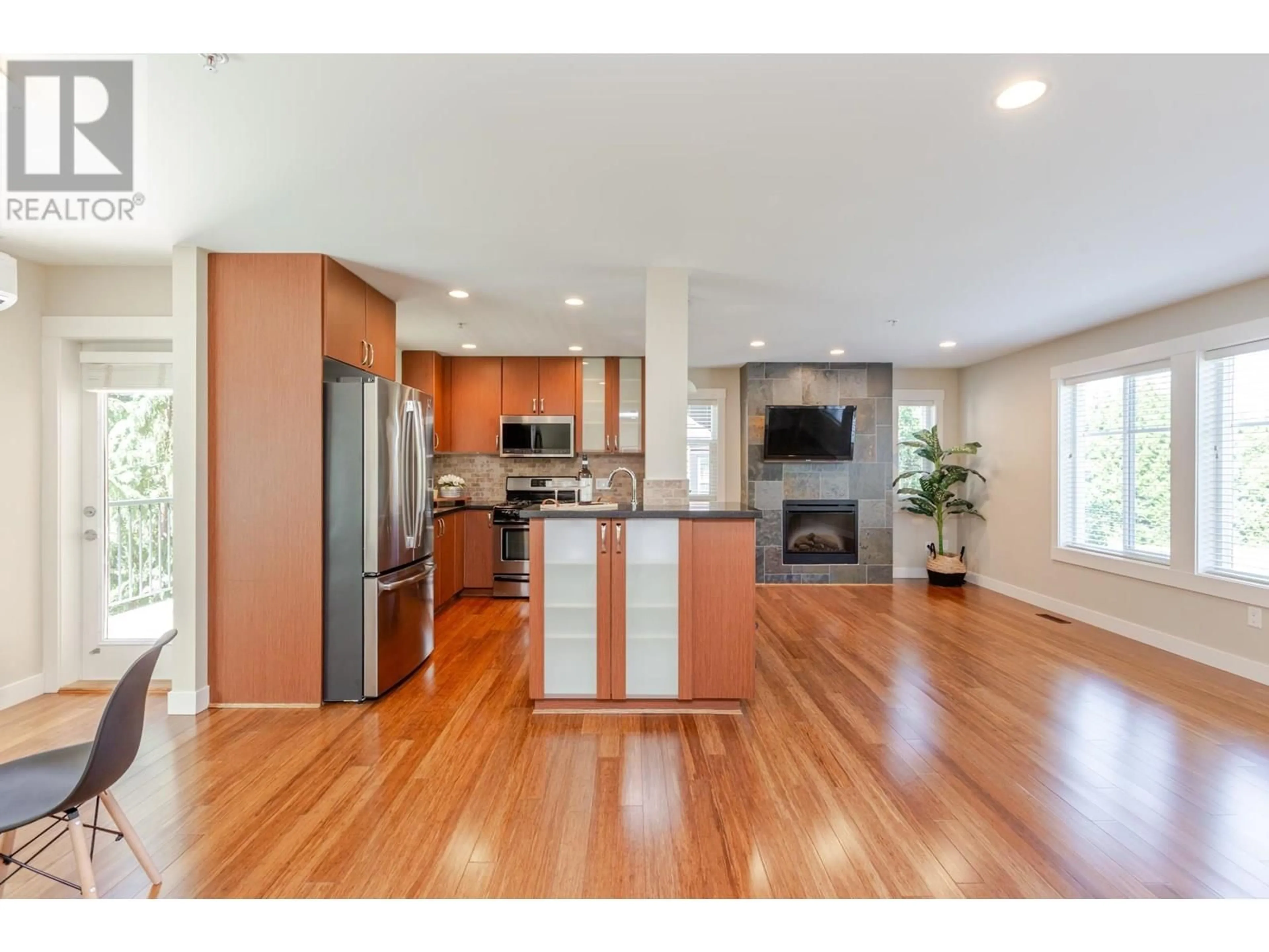 Open concept kitchen, wood/laminate floor for 5 - 22206 124 AVENUE, Maple Ridge British Columbia V2X8X1