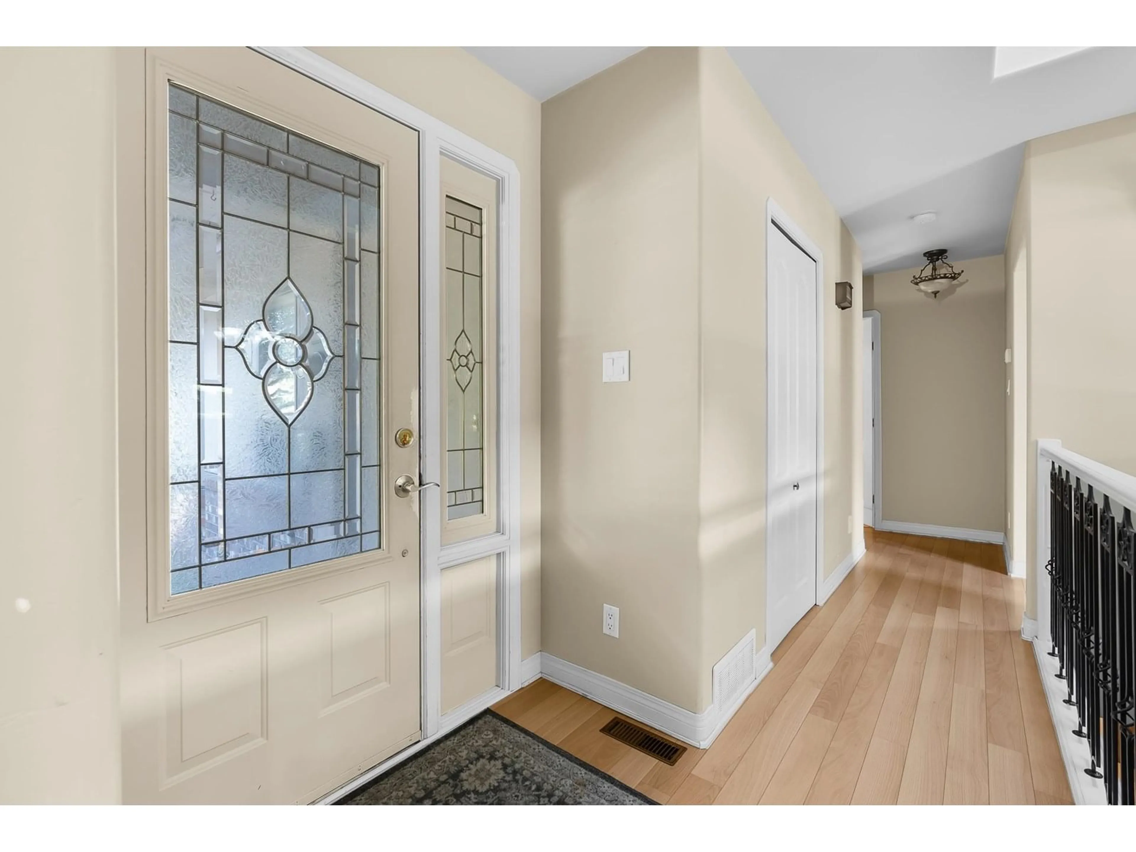 Indoor entryway for 2478 HYATT, Abbotsford British Columbia V2S5C7