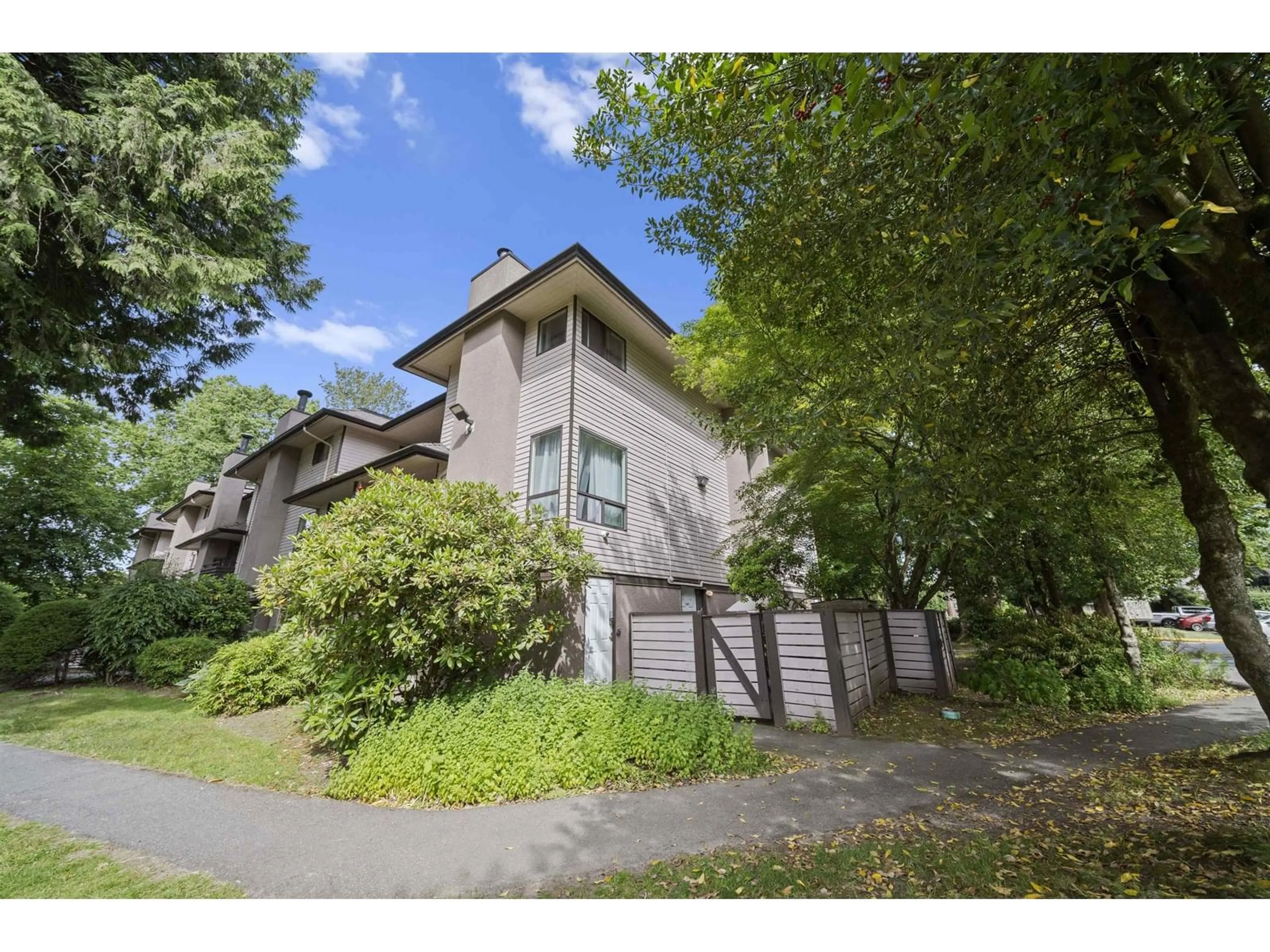 Unknown for 14801 HOLLY PARK, Surrey British Columbia V3R6Y1