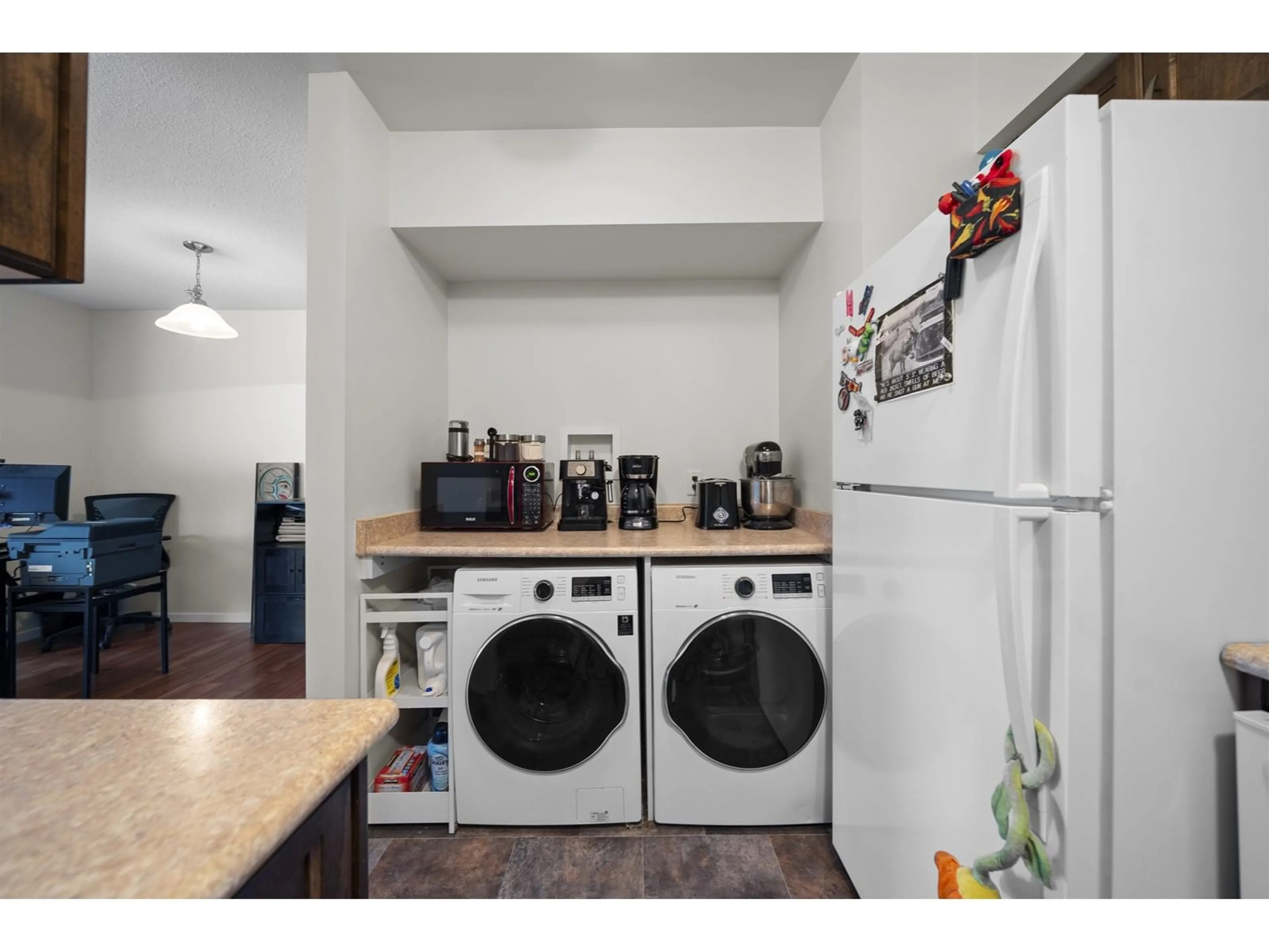 Kitchen with laundary machines, unknown for 14801 HOLLY PARK, Surrey British Columbia V3R6Y1
