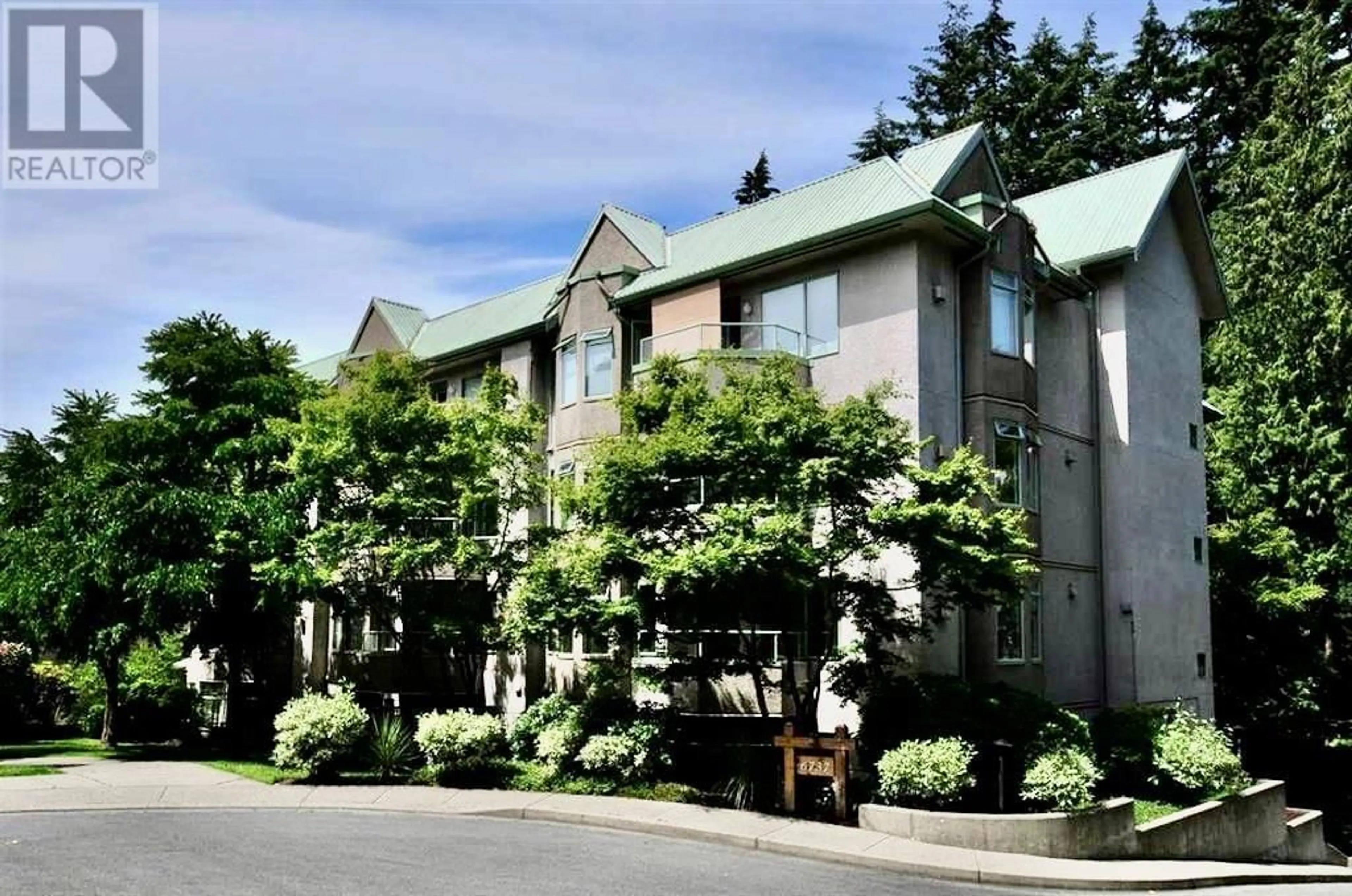 Patio, unknown for 401 - 6737 STATION HILL COURT, Burnaby British Columbia V3N4V2