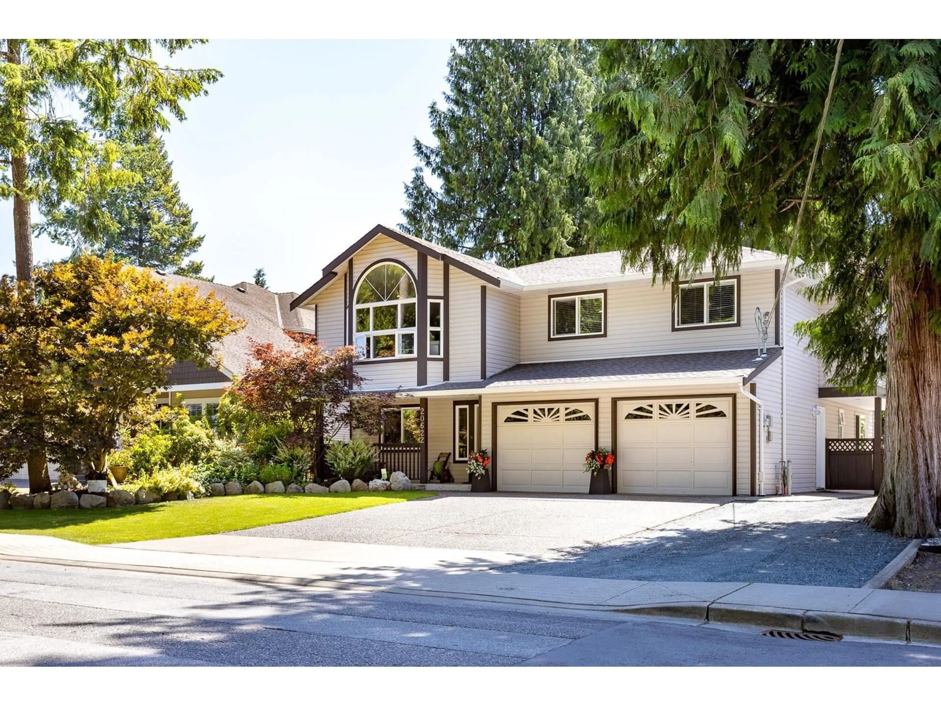 Home with vinyl exterior material, street for 20622 46A, Langley British Columbia V3A3J9