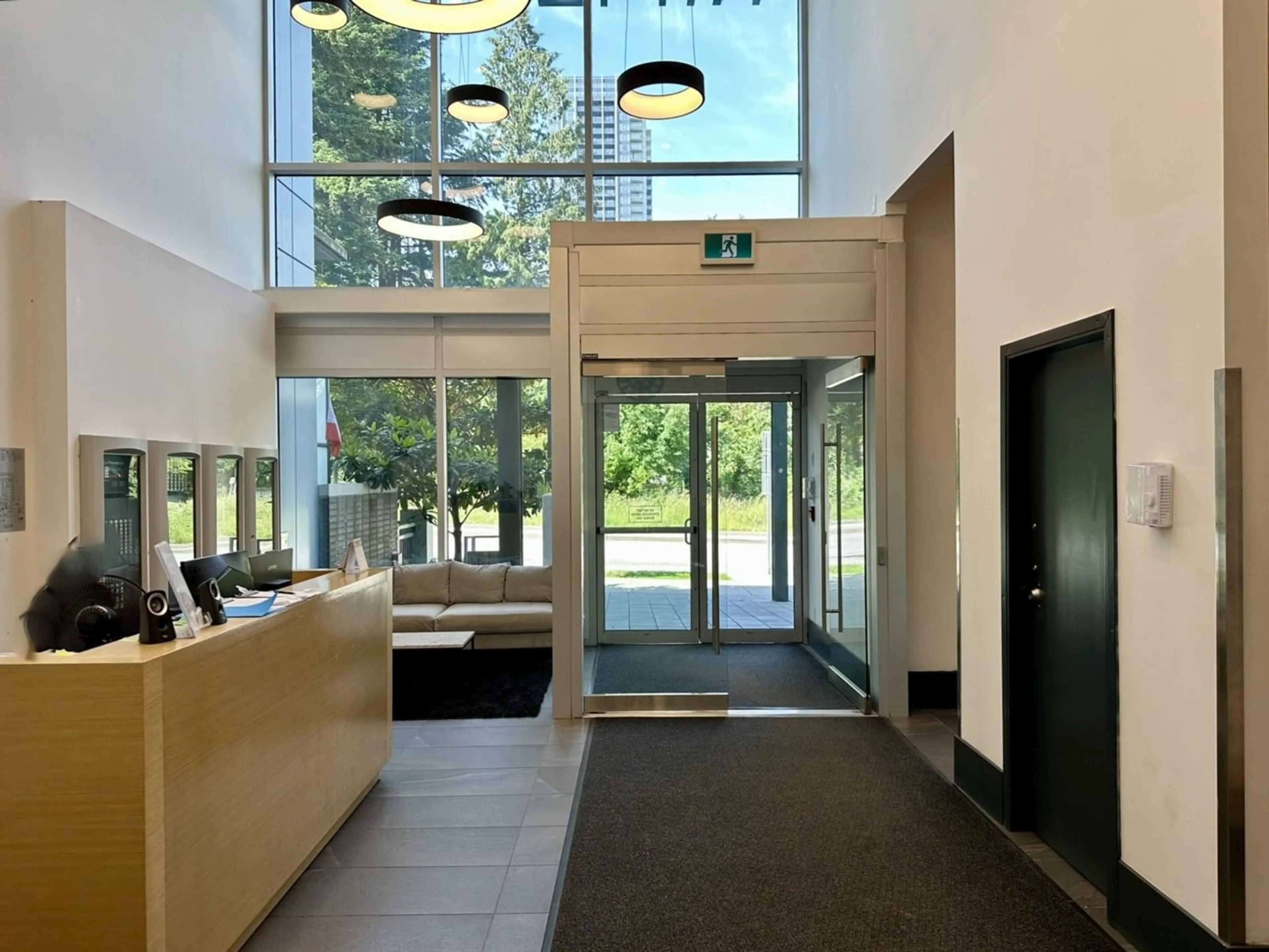 Indoor foyer for 1007 - 13438 CENTRAL, Surrey British Columbia V3T0N2
