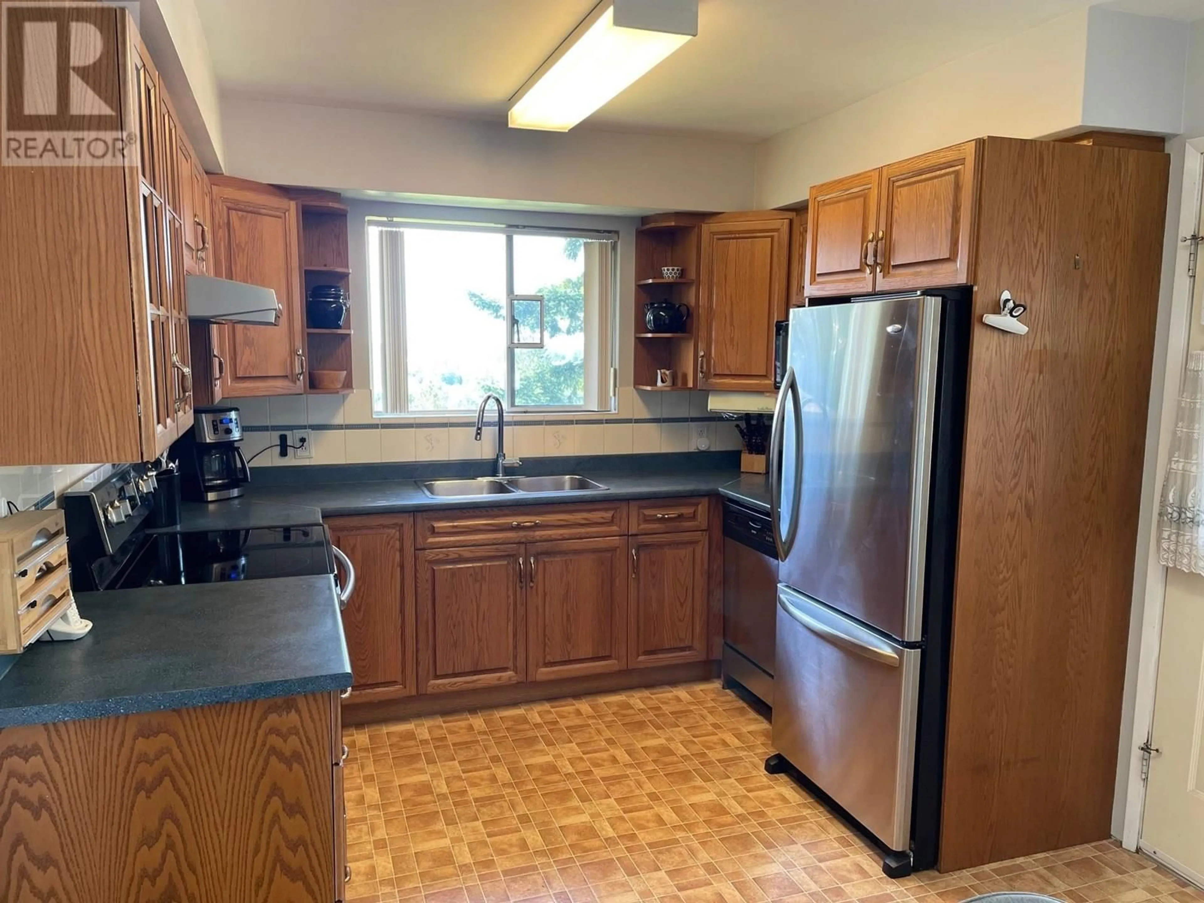 Standard kitchen, unknown for 8255 ROYAL OAK AVENUE, Burnaby British Columbia V5J4L1