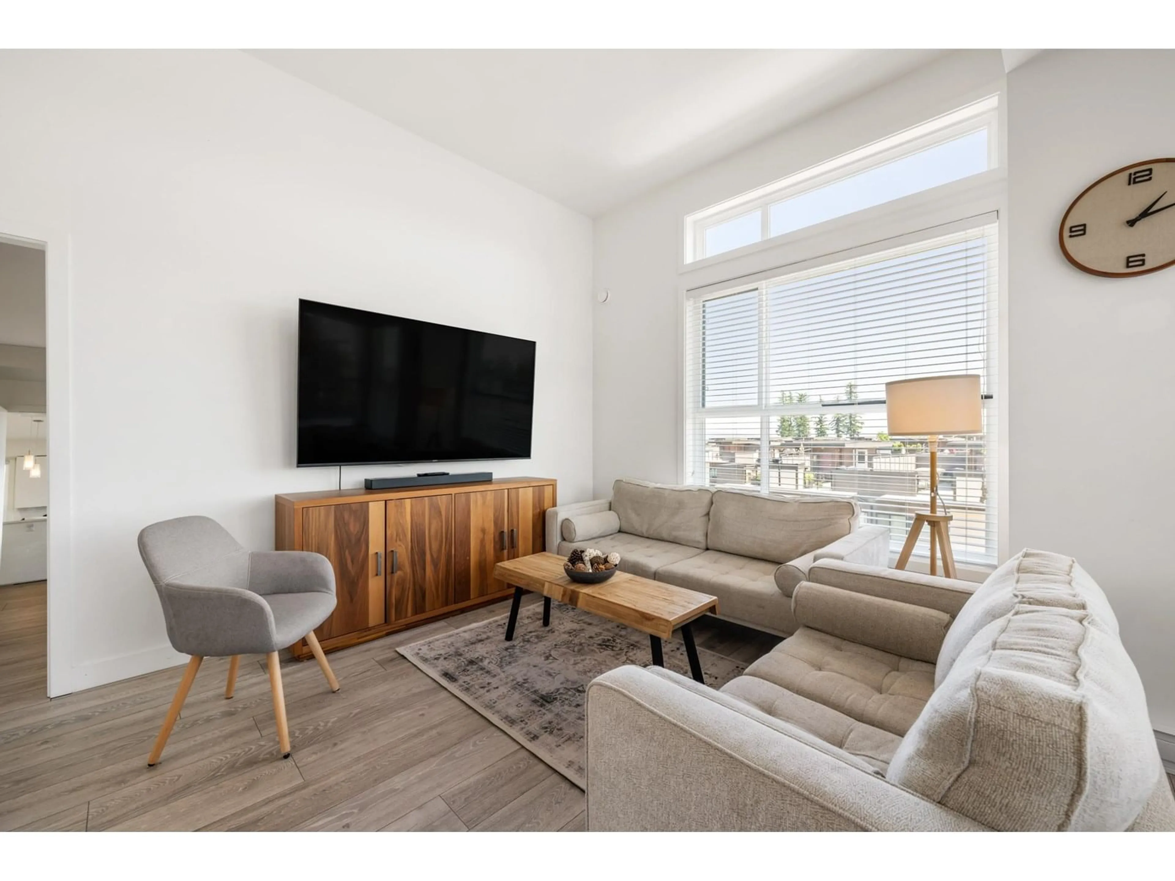 Living room with furniture, wood/laminate floor for 516 - 7809 209, Langley British Columbia V2Y3N6