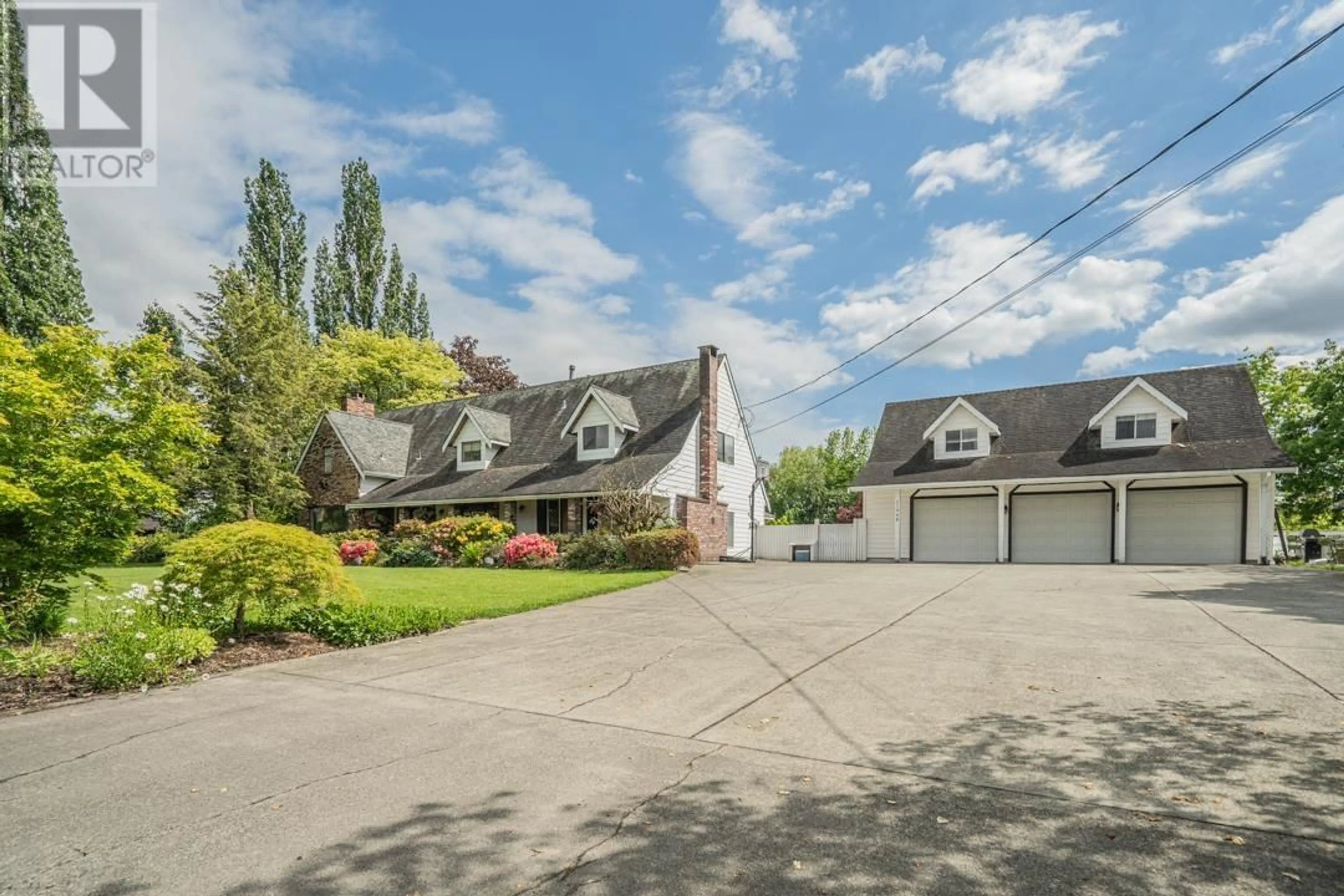A pic from outside/outdoor area/front of a property/back of a property/a pic from drone, street for 21968 127TH AVENUE, Maple Ridge British Columbia V2X4P5