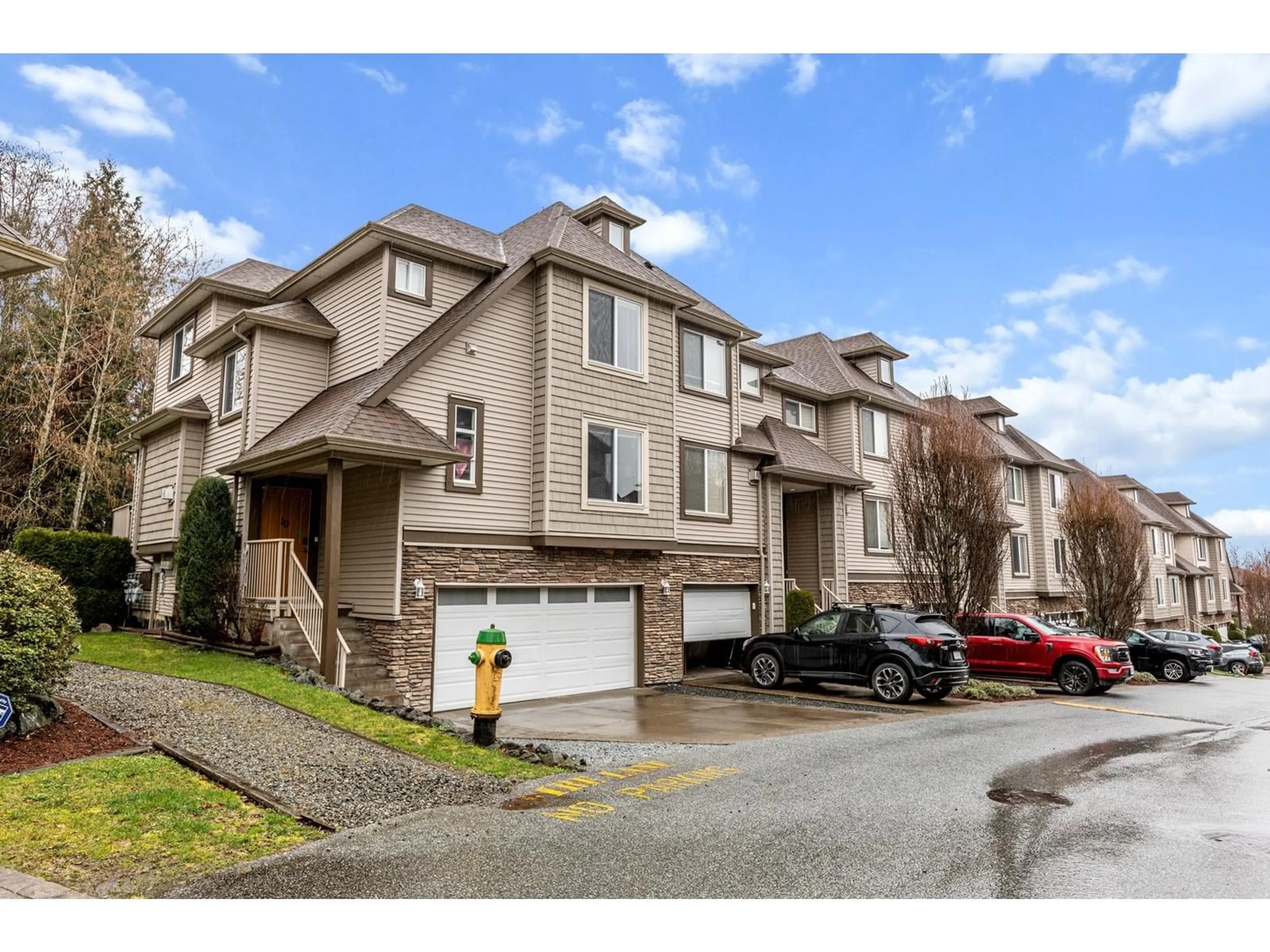 A pic from outside/outdoor area/front of a property/back of a property/a pic from drone, street for 10 - 46778 HUDSON ROAD, Chilliwack British Columbia V2R0K4