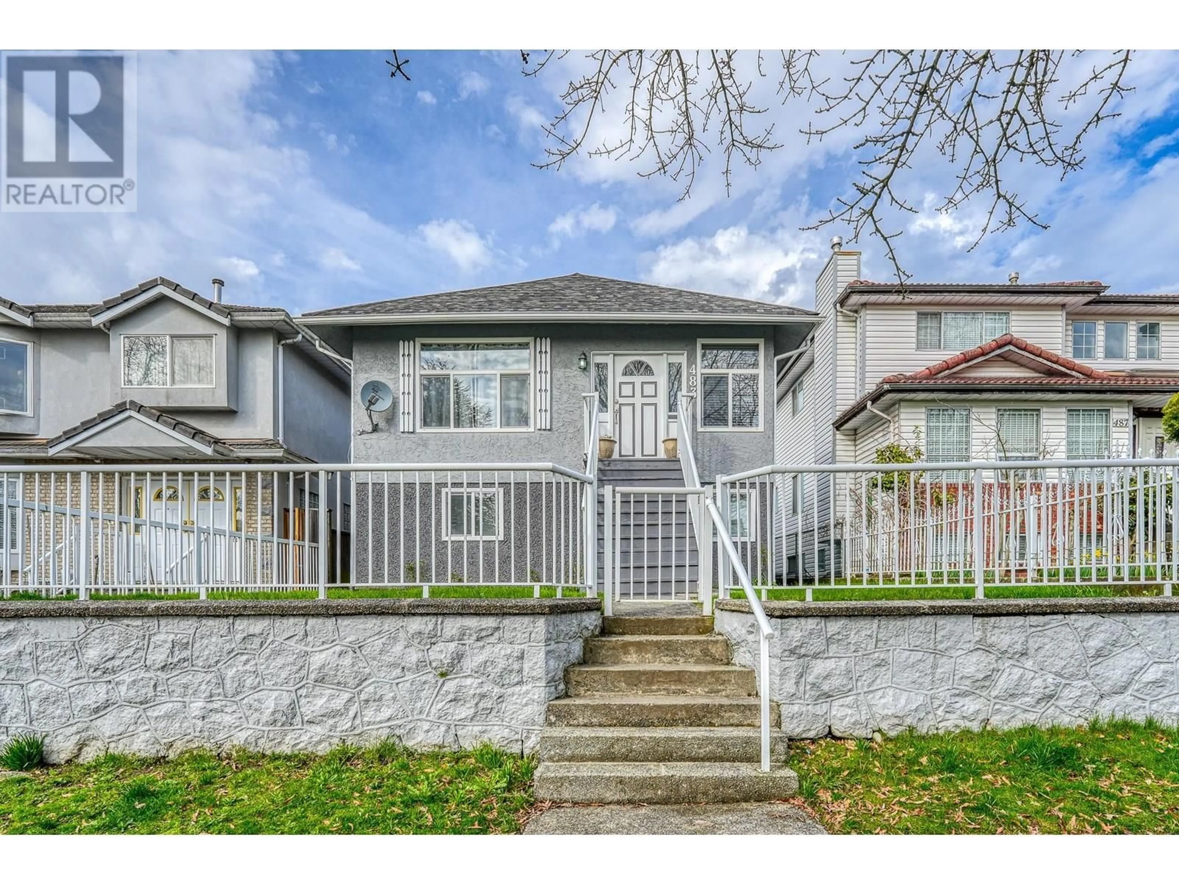 Home with vinyl exterior material, street for 483 47TH AVENUE, Vancouver British Columbia V5W2B3