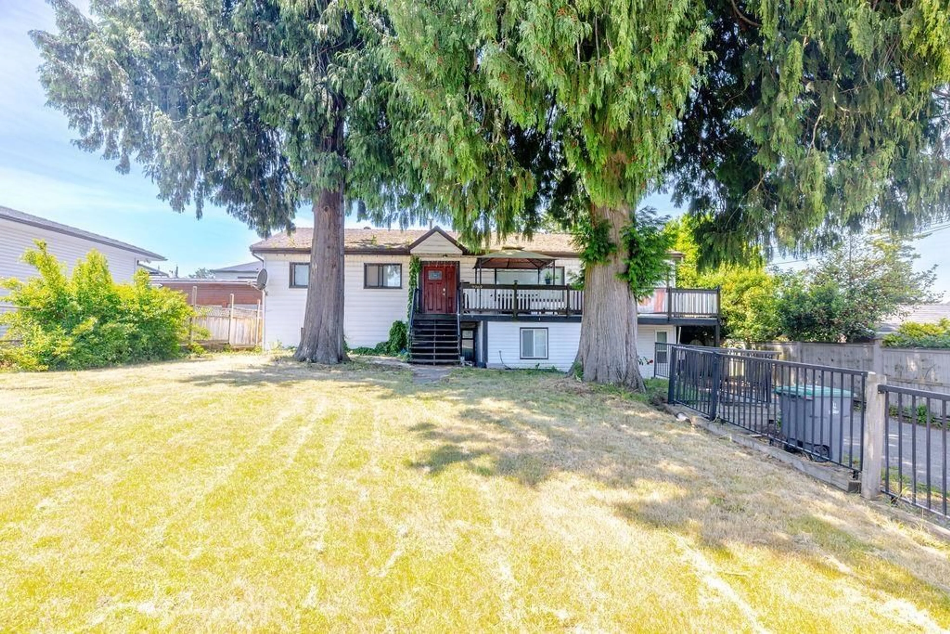 A pic from outside/outdoor area/front of a property/back of a property/a pic from drone, street for 9969 122, Surrey British Columbia V3V4M2