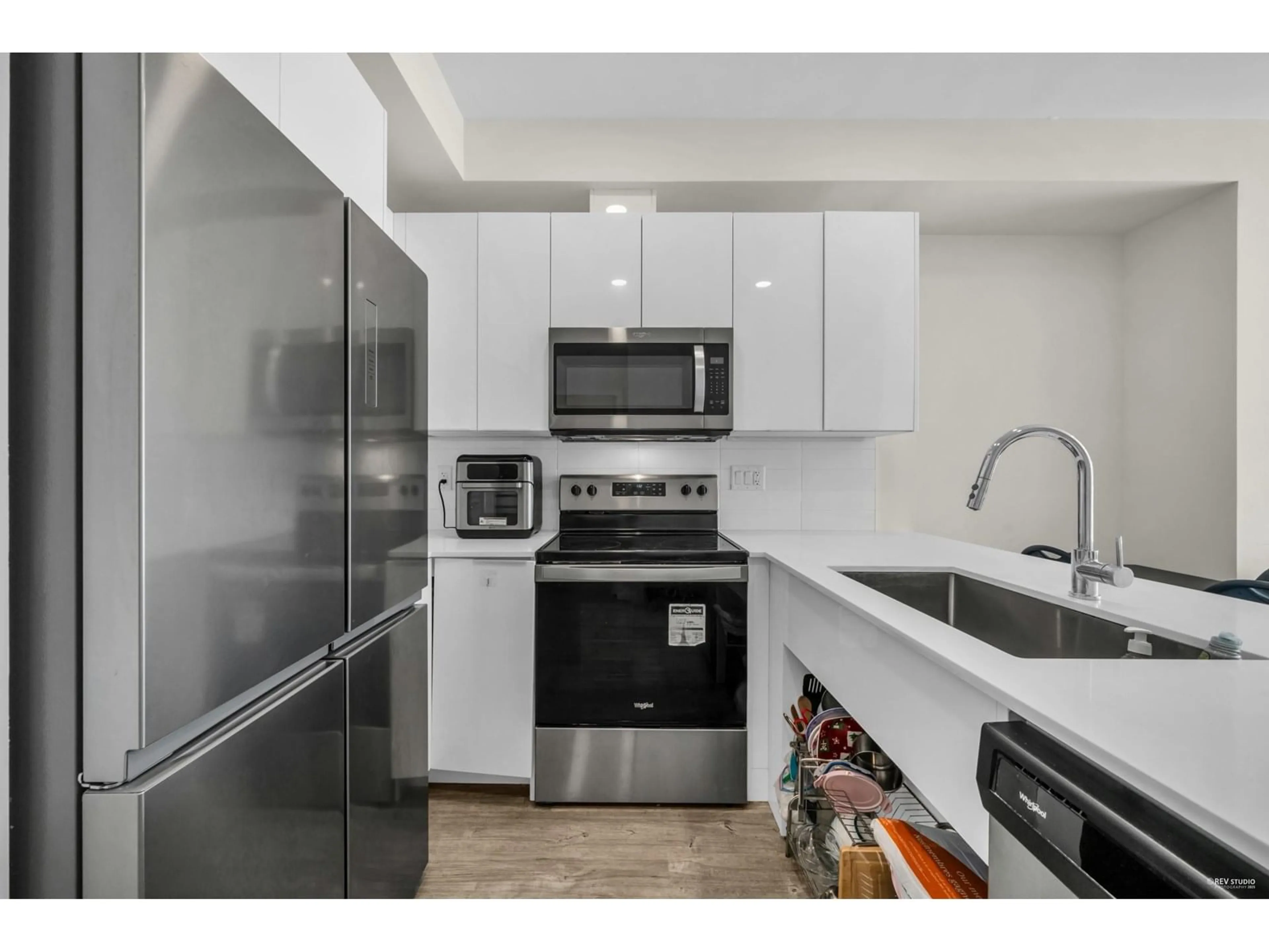 Standard kitchen, ceramic/tile floor for 201 - 9450 ROBSON STREET, Chilliwack British Columbia V2P0L7