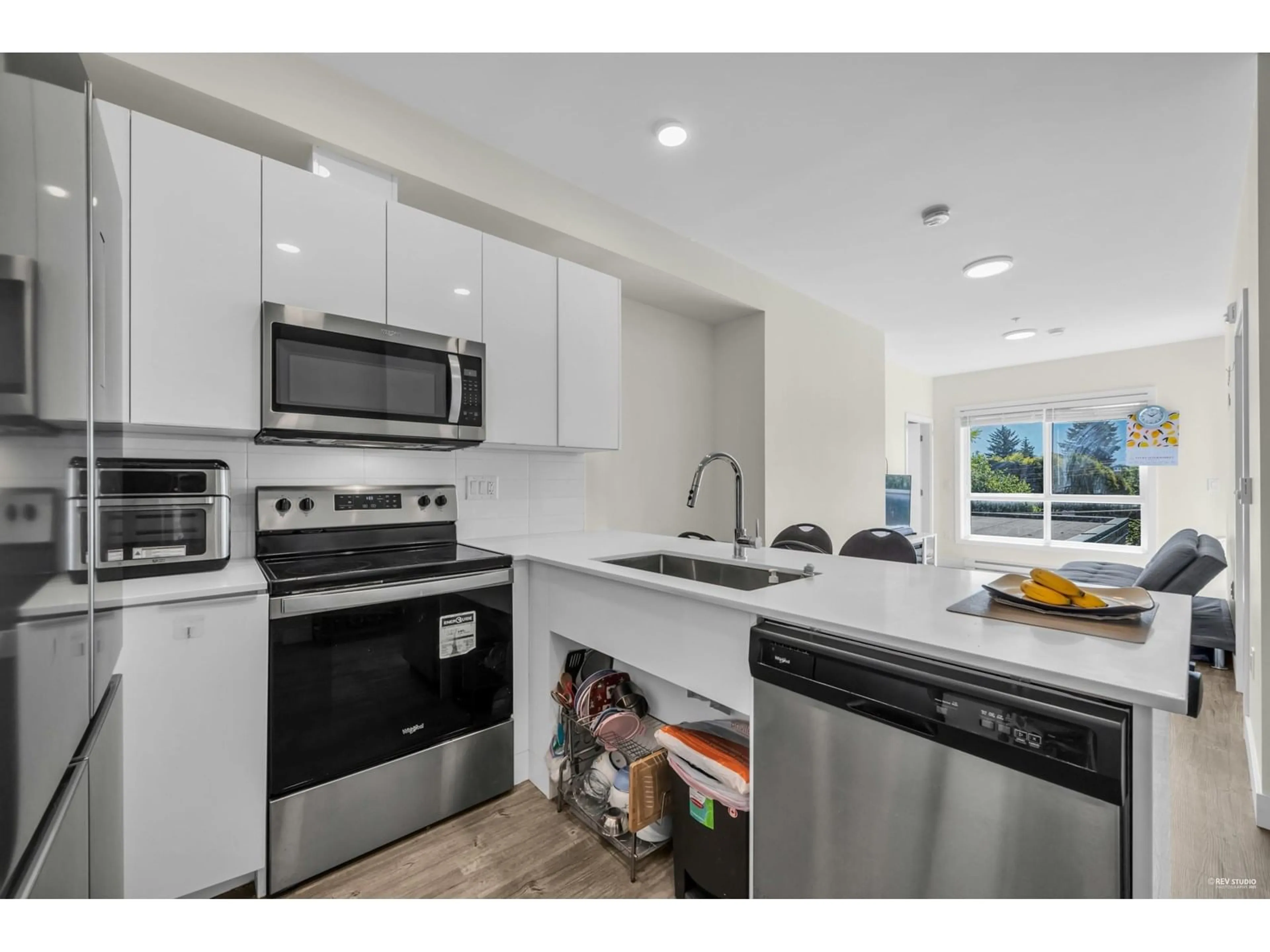 Standard kitchen, ceramic/tile floor for 201 - 9450 ROBSON STREET, Chilliwack British Columbia V2P0L7