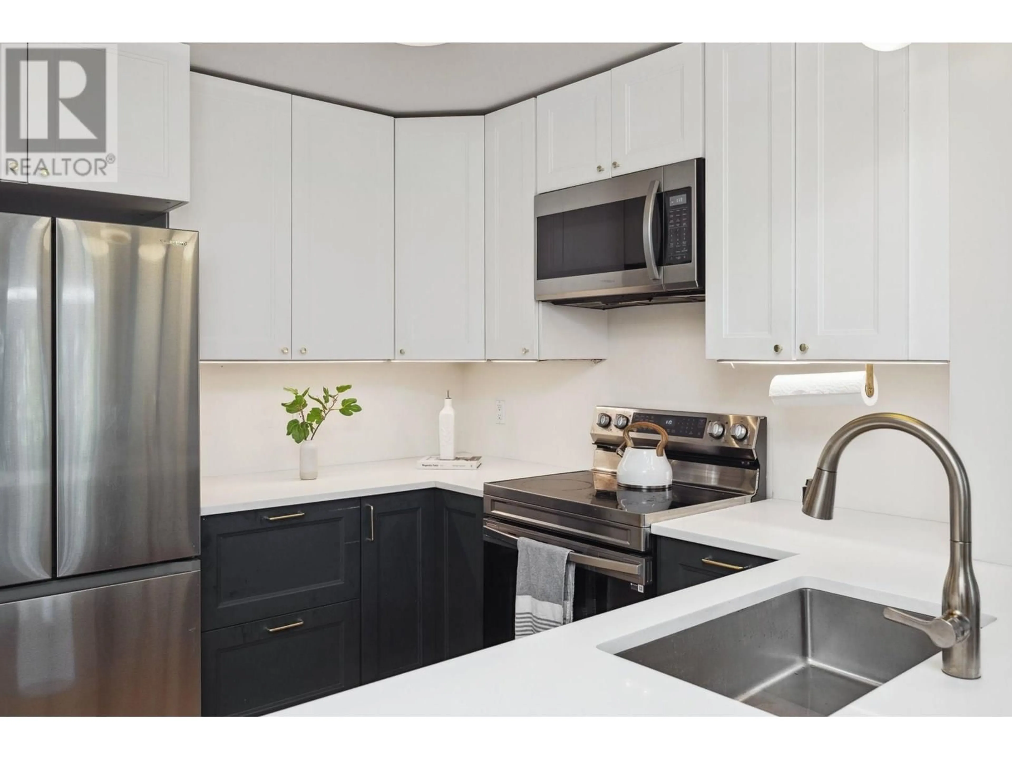 Standard kitchen, unknown for 318 - 3278 HEATHER STREET, Vancouver British Columbia V5Z4R9