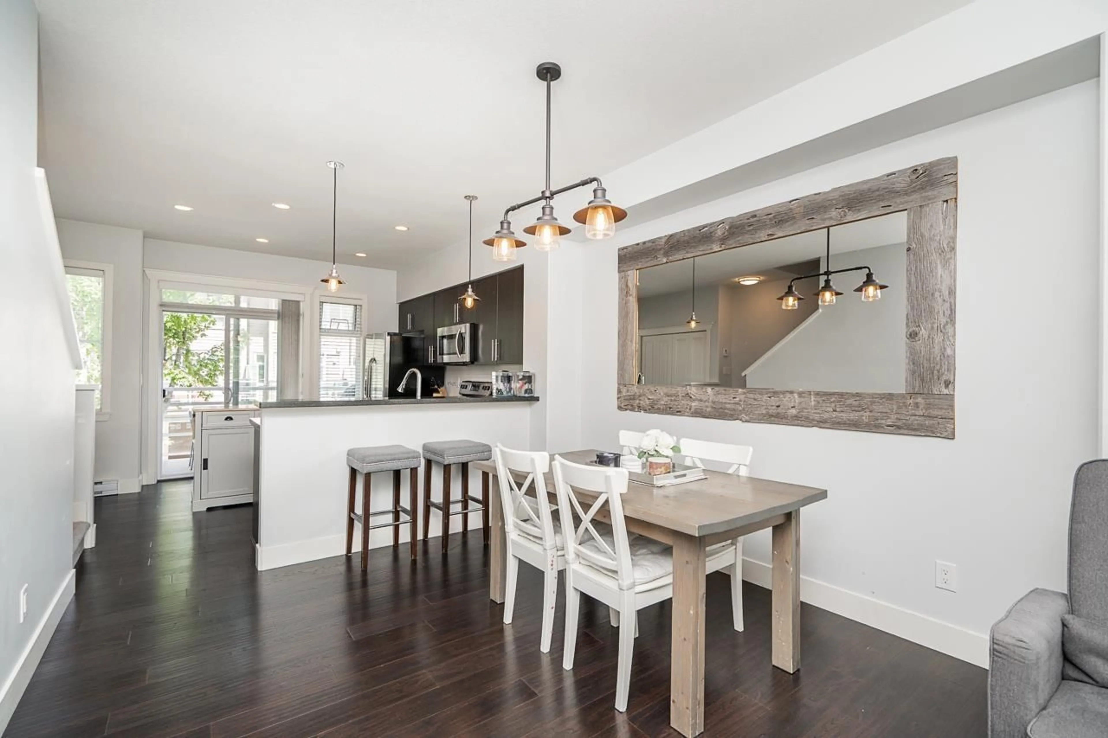 Open concept kitchen, unknown for 24 - 15405 31, Surrey British Columbia V3Z2W5