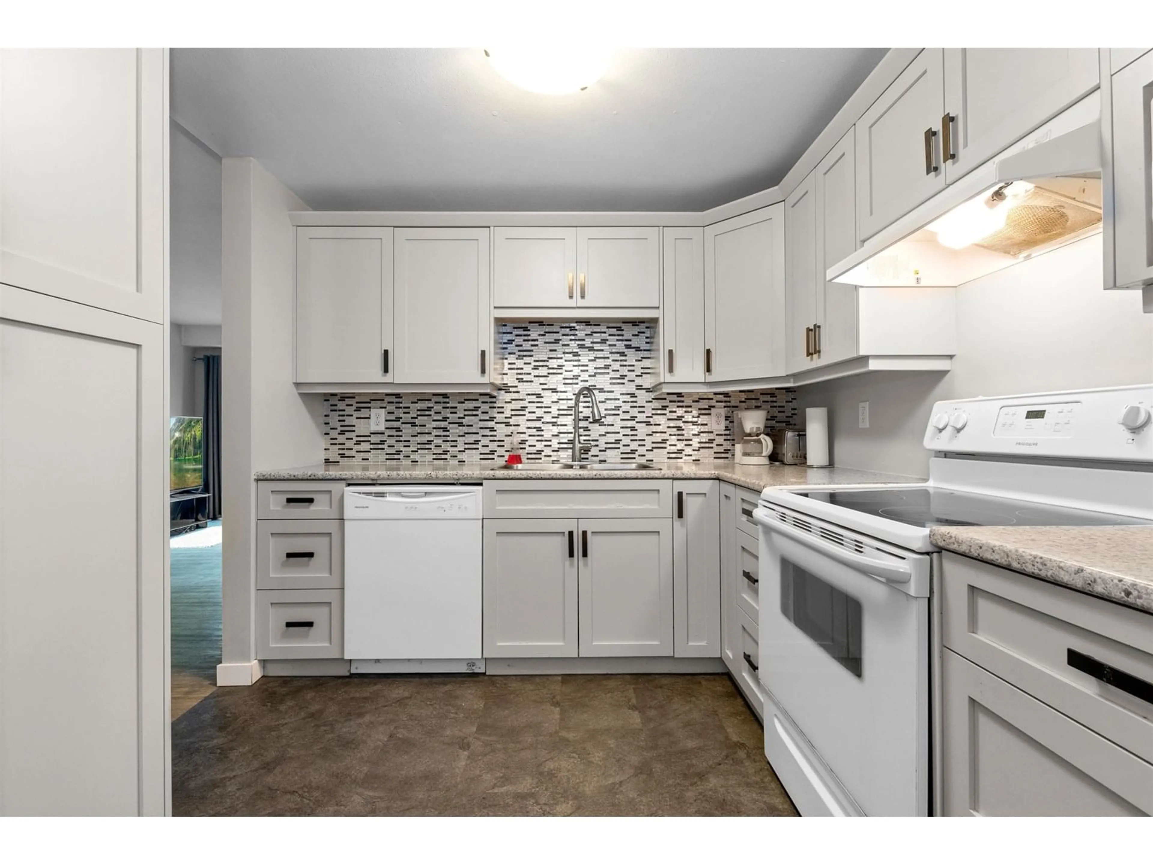 Standard kitchen, ceramic/tile floor for 28 - 5536 VEDDER ROAD, Chilliwack British Columbia V2R3X5