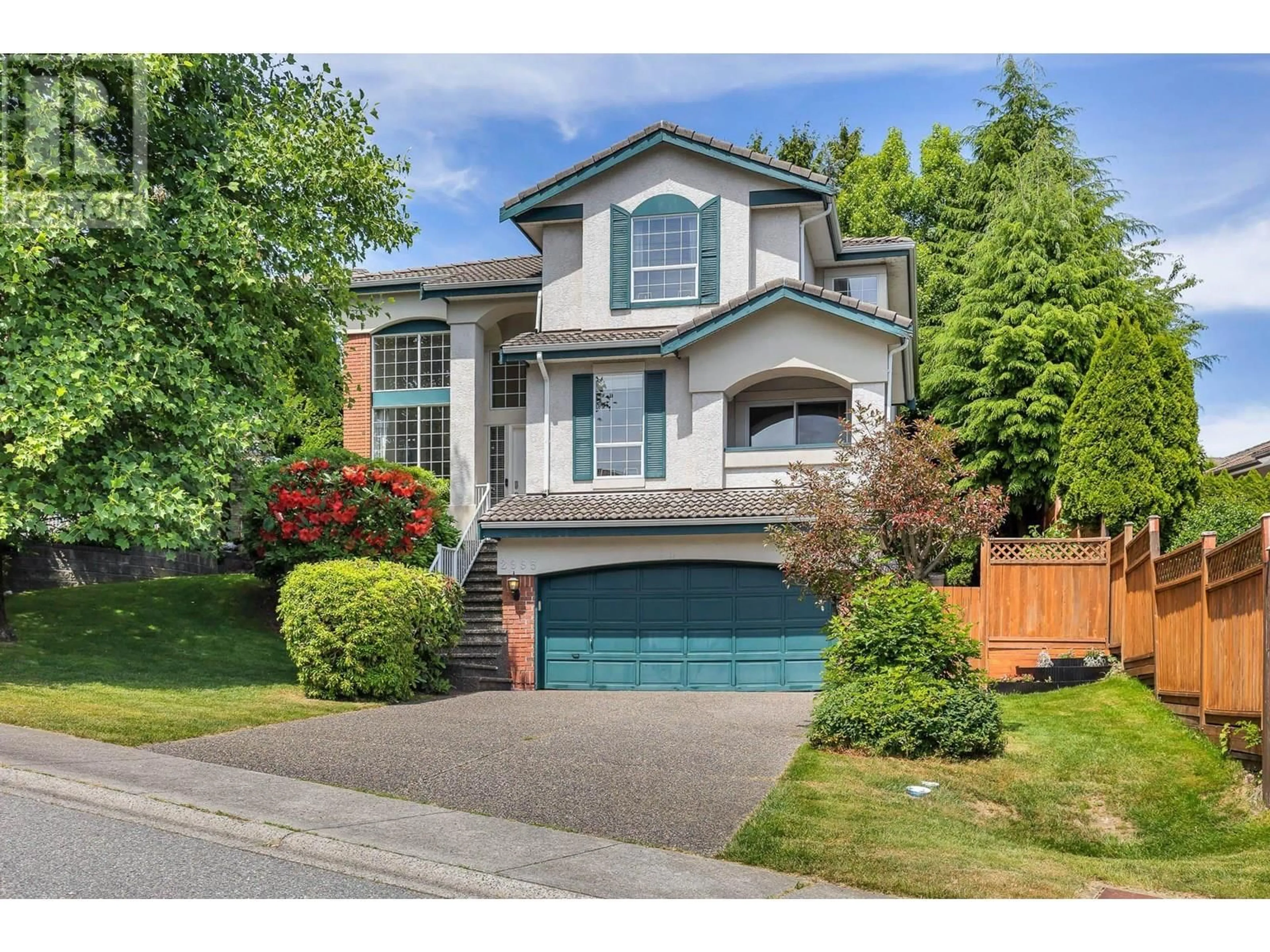 Home with vinyl exterior material, street for 2995 GRIZZLY PLACE, Coquitlam British Columbia V3E2Z6