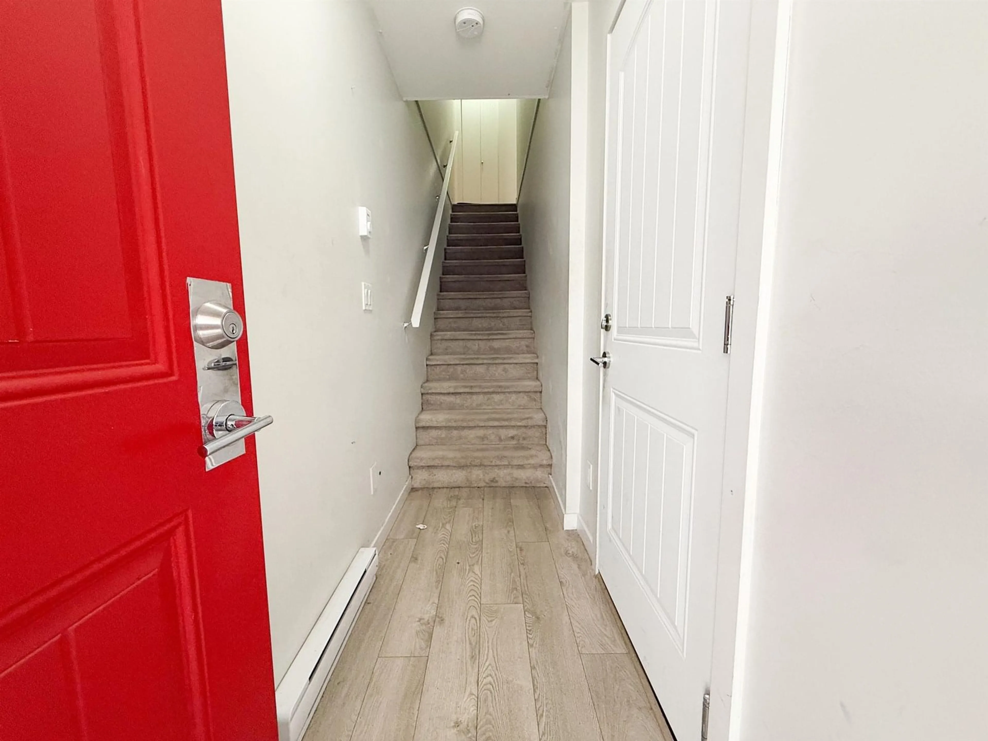 Indoor foyer for 37 - 14555 68, Surrey British Columbia V3S2A8