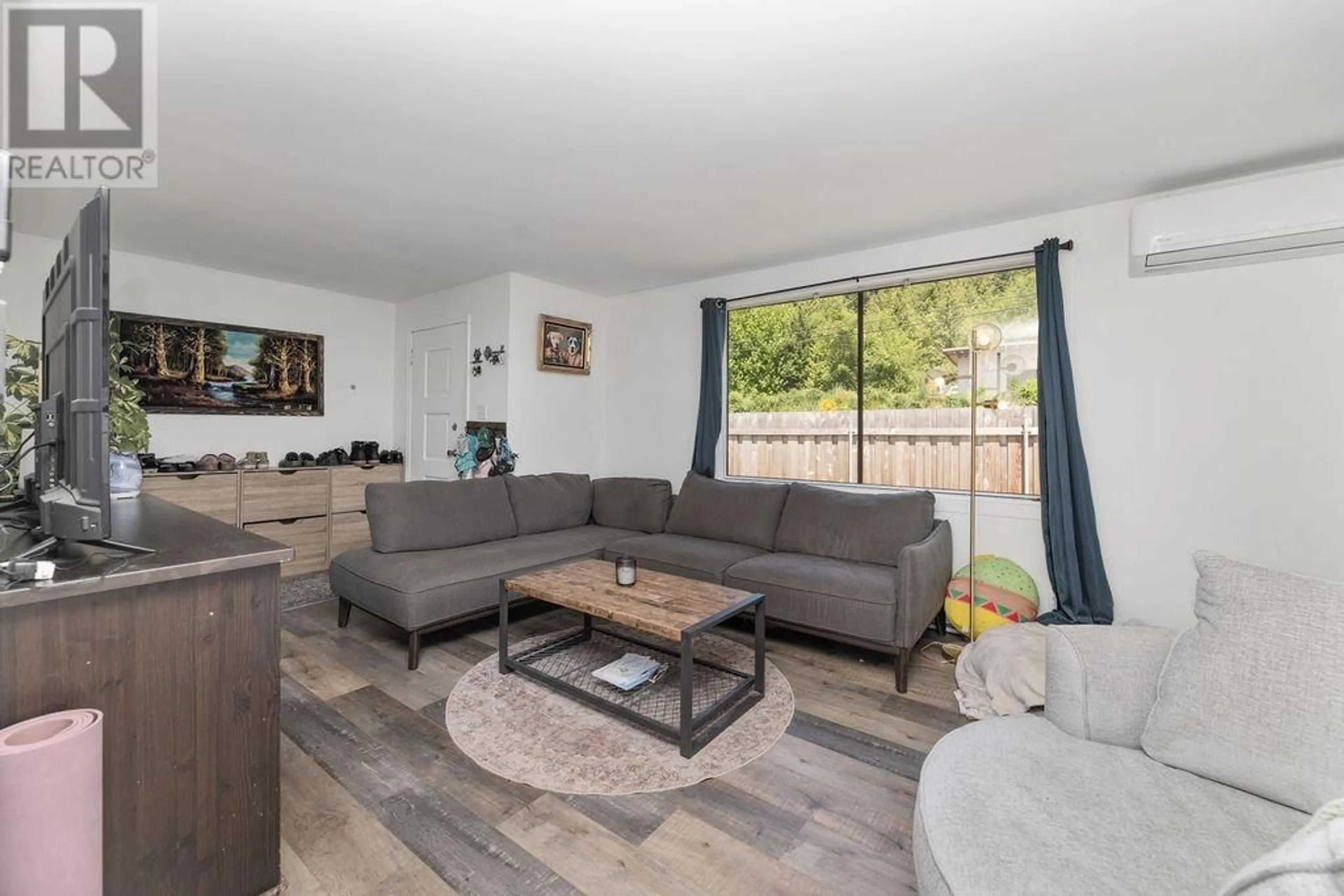 Living room with furniture, unknown for 1010 JOE ROAD, Roberts Creek British Columbia V0N2W6