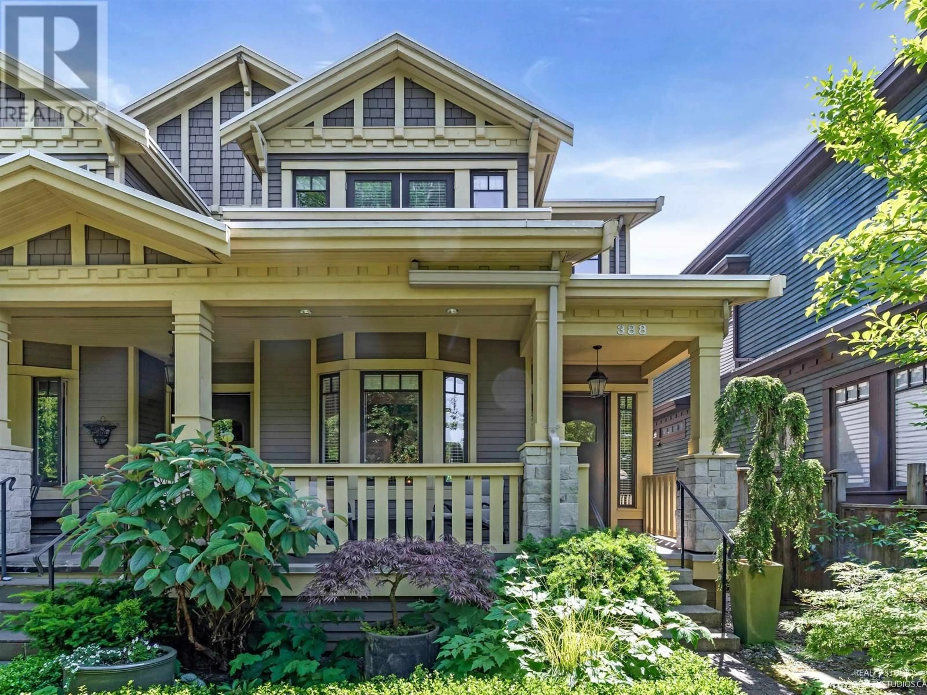 Home with vinyl exterior material, street for 388 11TH AVENUE, Vancouver British Columbia V5Y1T2