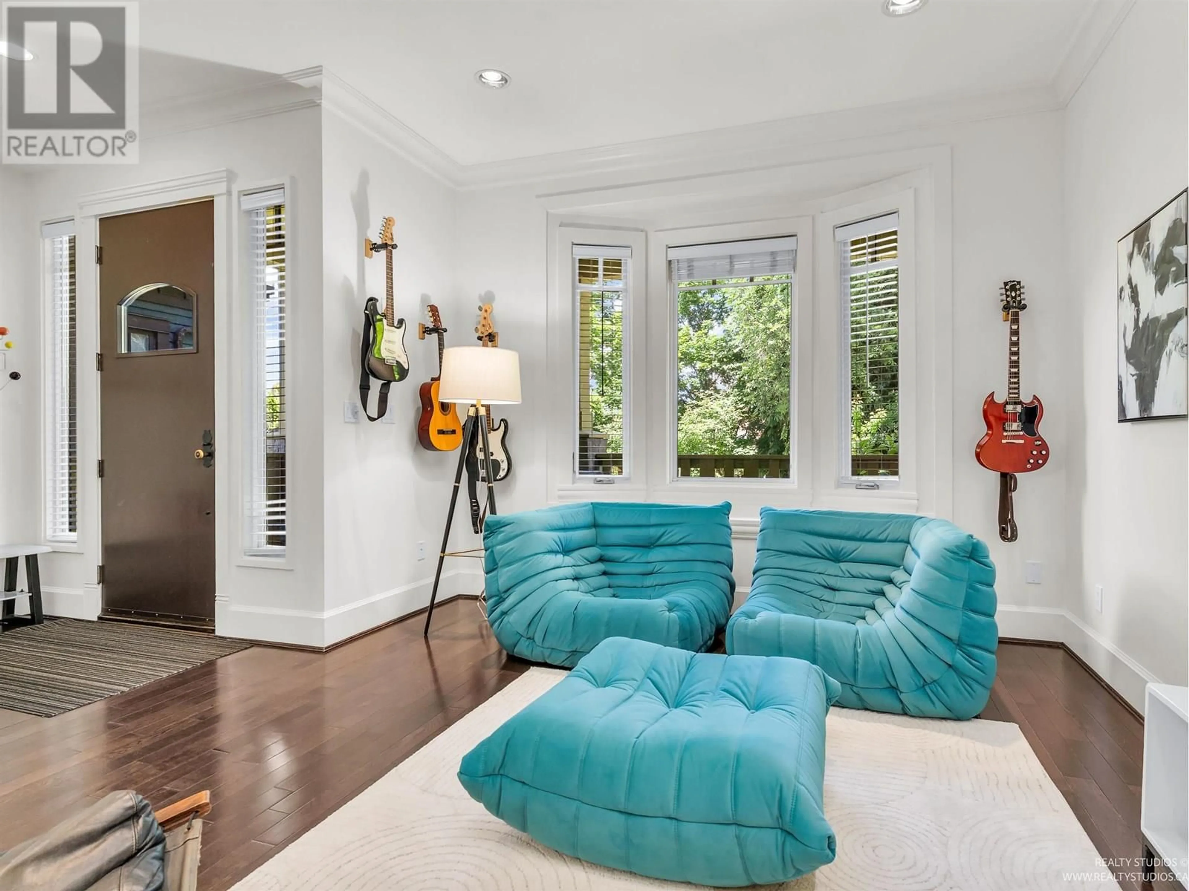 Living room with furniture, unknown for 388 11TH AVENUE, Vancouver British Columbia V5Y1T2