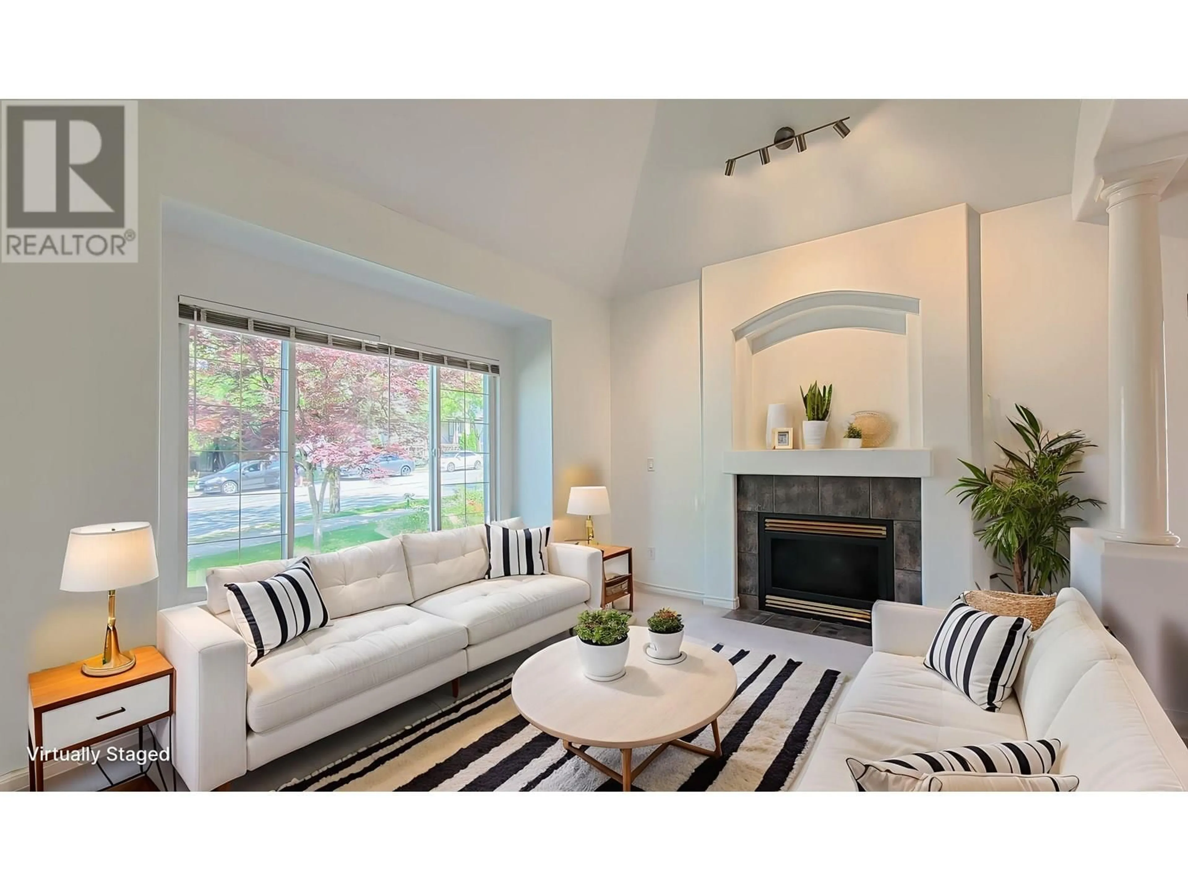 Living room with furniture, unknown for 23808 KANAKA WAY, Maple Ridge British Columbia V2W1E5