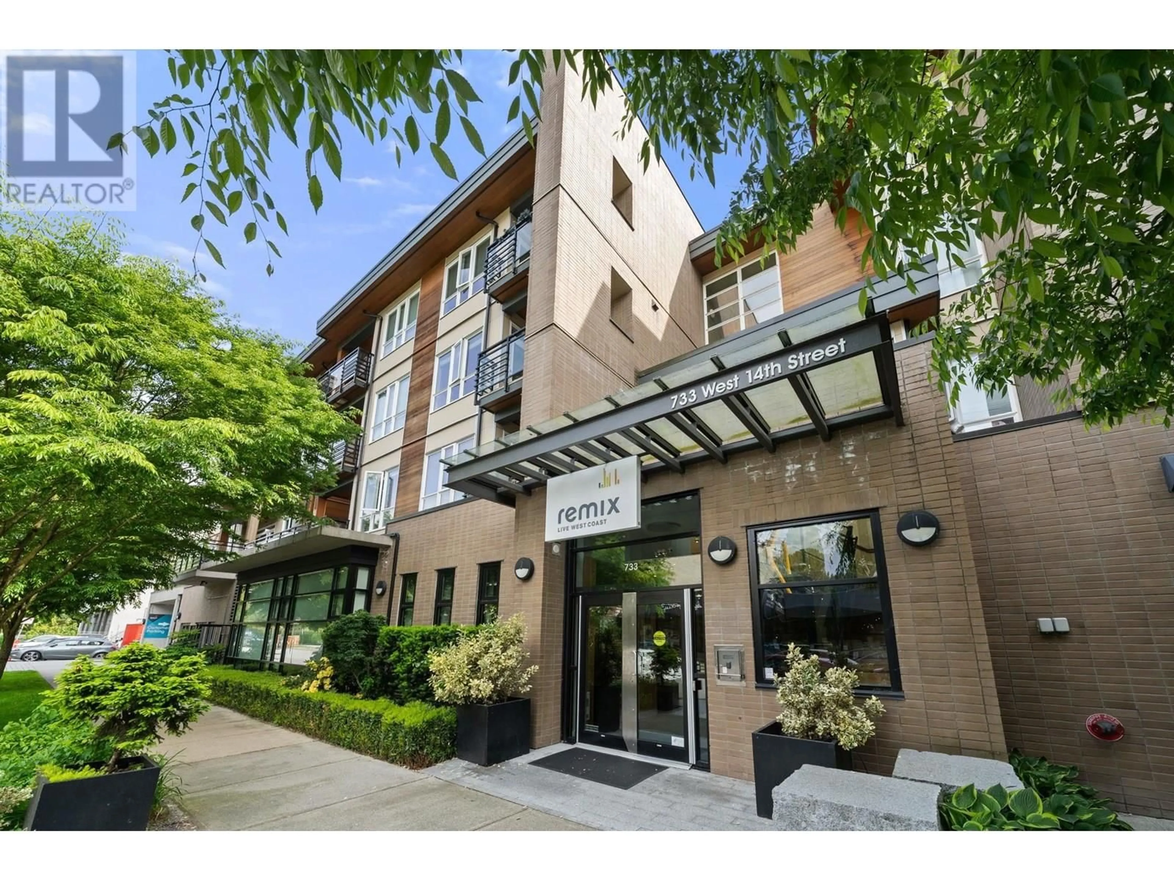 Indoor foyer for 218 - 733 14TH STREET, North Vancouver British Columbia V7M0C6